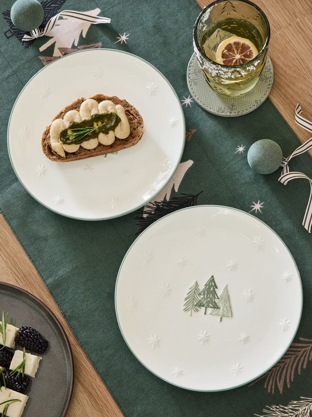 Green Christmas tree side plates set of 2 (British brand)
