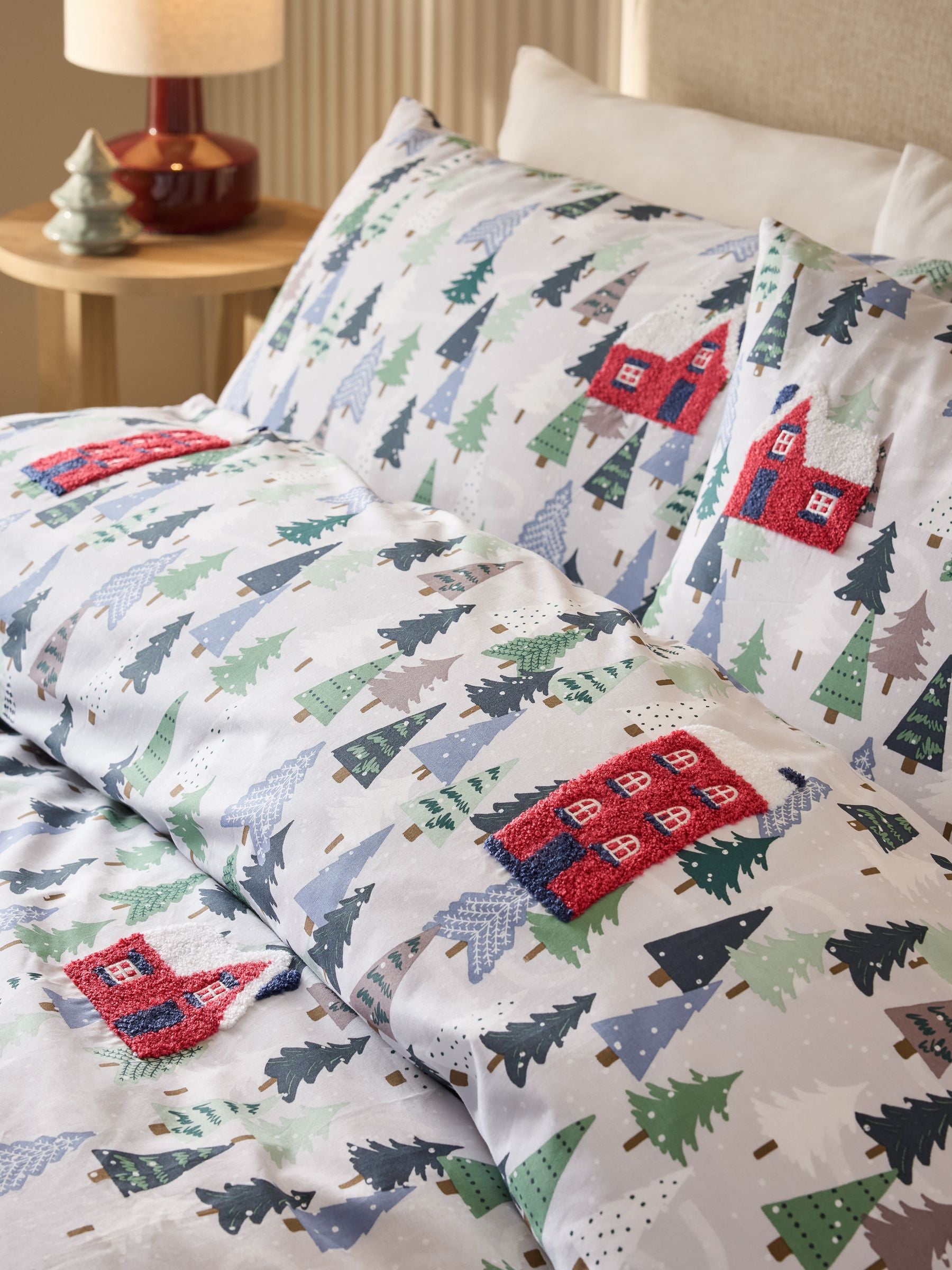 Christmas houses tufted duvet cover and pillowcase set, imported from the UK