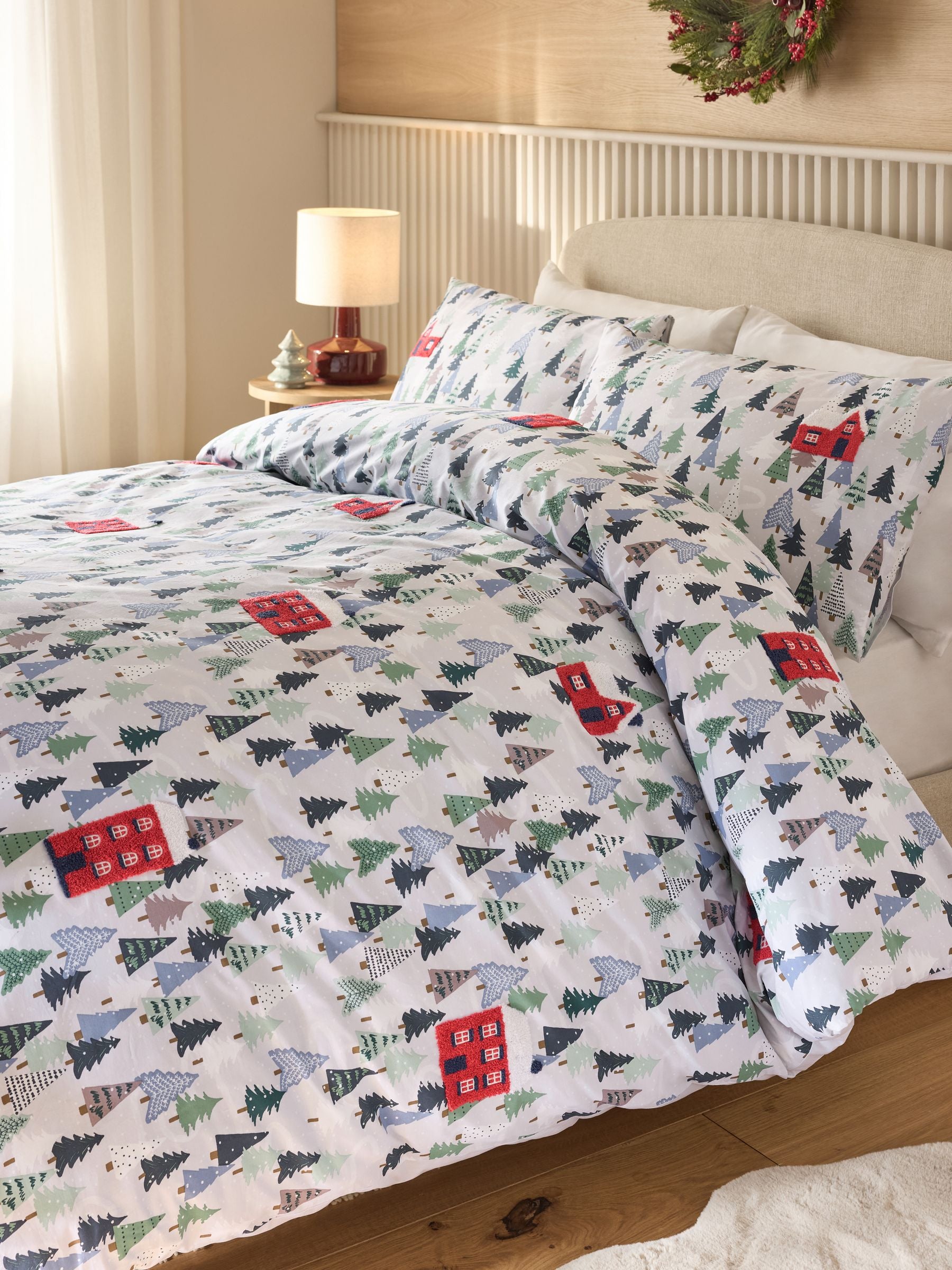 Christmas houses tufted duvet cover and pillowcase set, imported from the UK