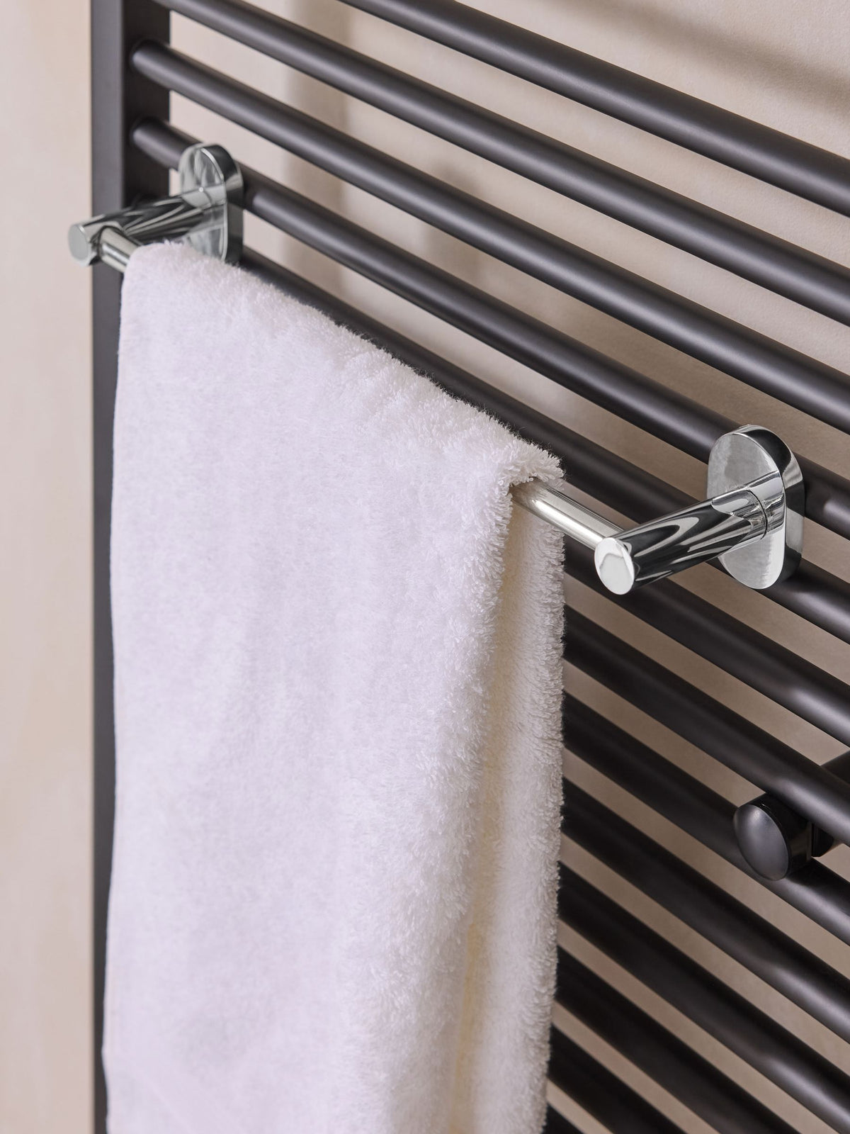 Oslo Chrome Magnetic Extendable Towel Rail 30cm - British product
