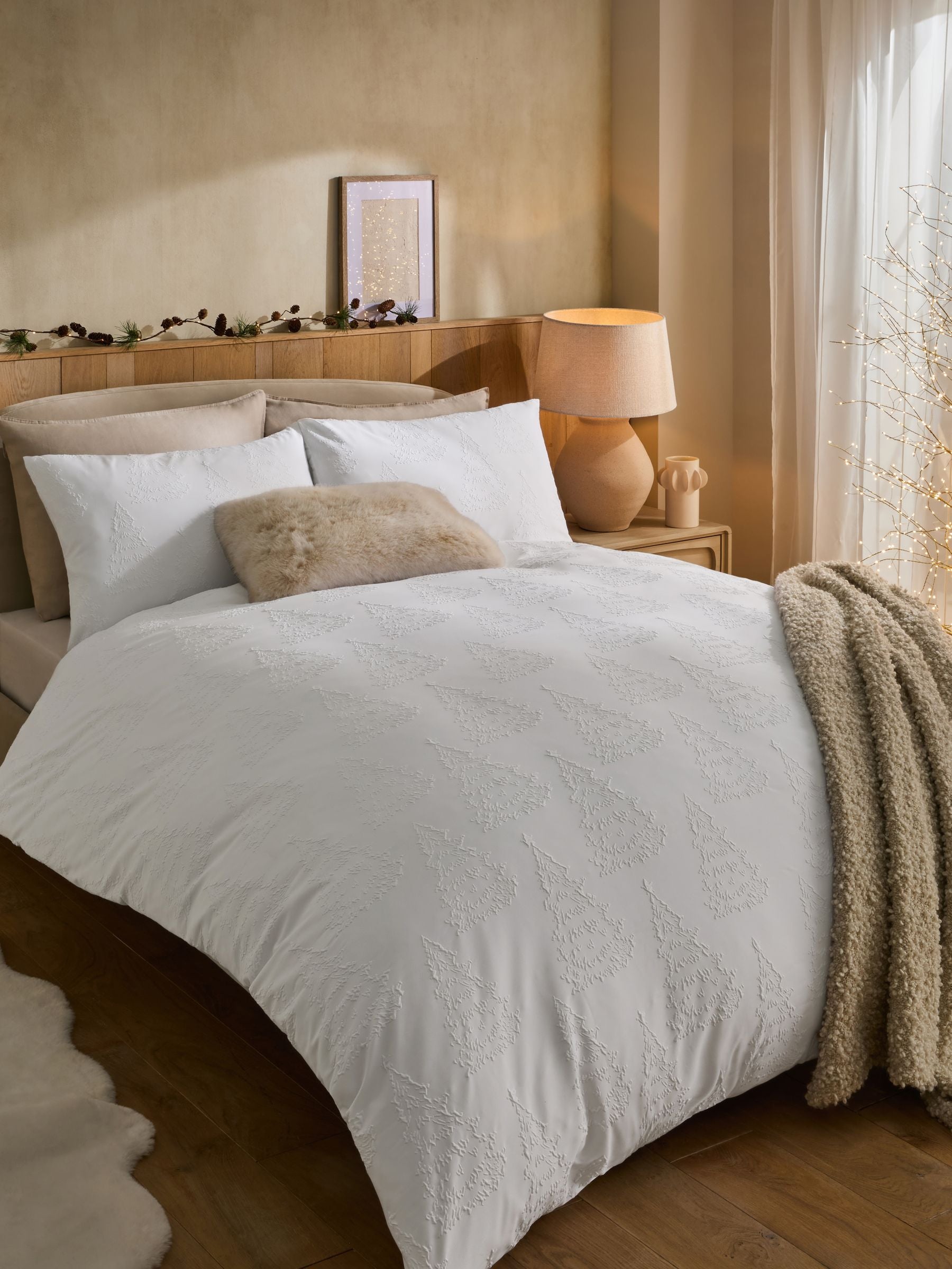 White Christmas Tree Textured Duvet Cover Set (British brand)