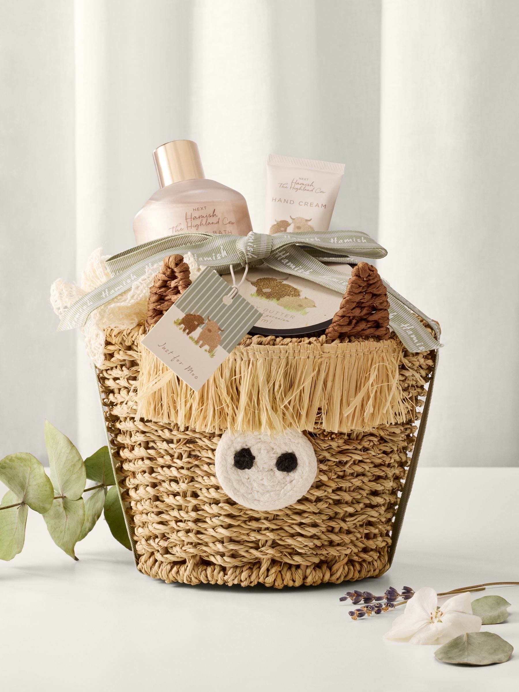 Hamish Highland Cow bath and body gift basket, UK version