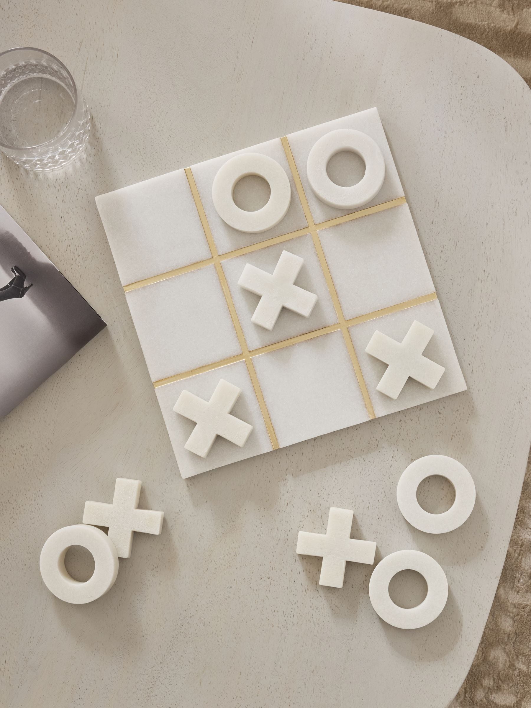 White/Gold Noughts And Crosses Game
