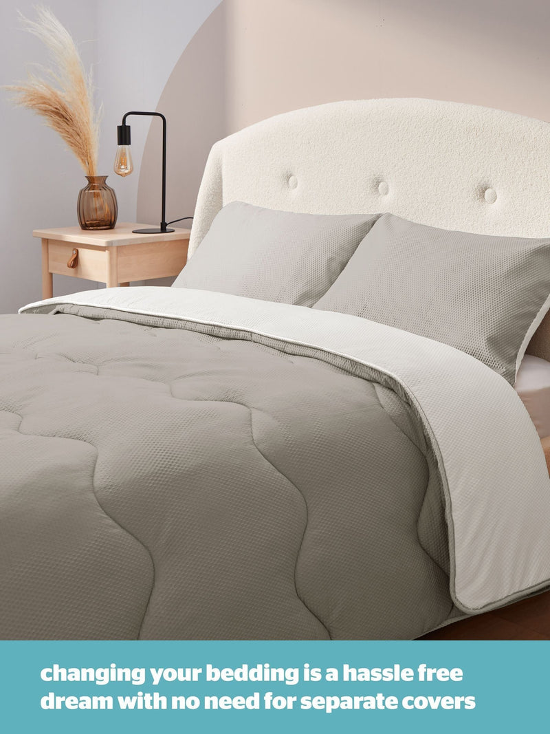 Silentnight 2.5 Tog Summer Breeze Seersucker Coverless White Cream Duvet Set