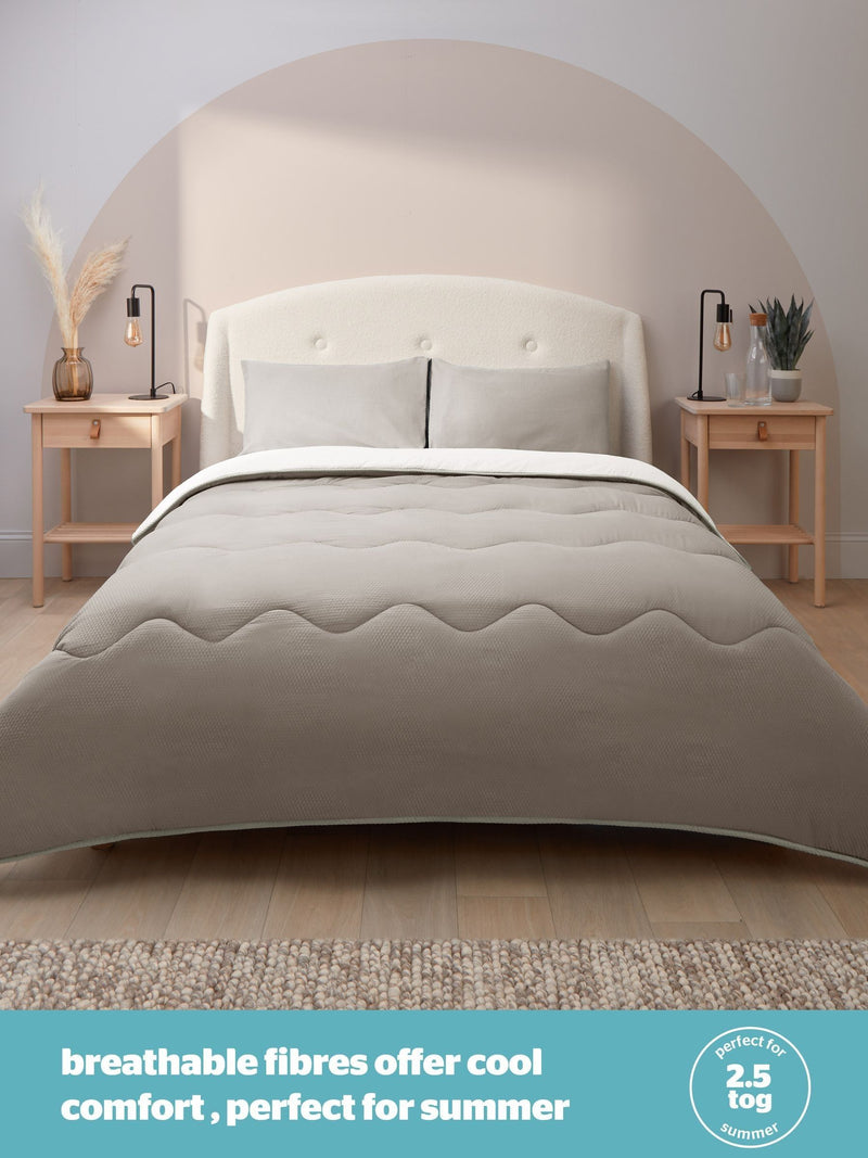 Silentnight 2.5 Tog Summer Breeze Seersucker Coverless White Cream Duvet Set