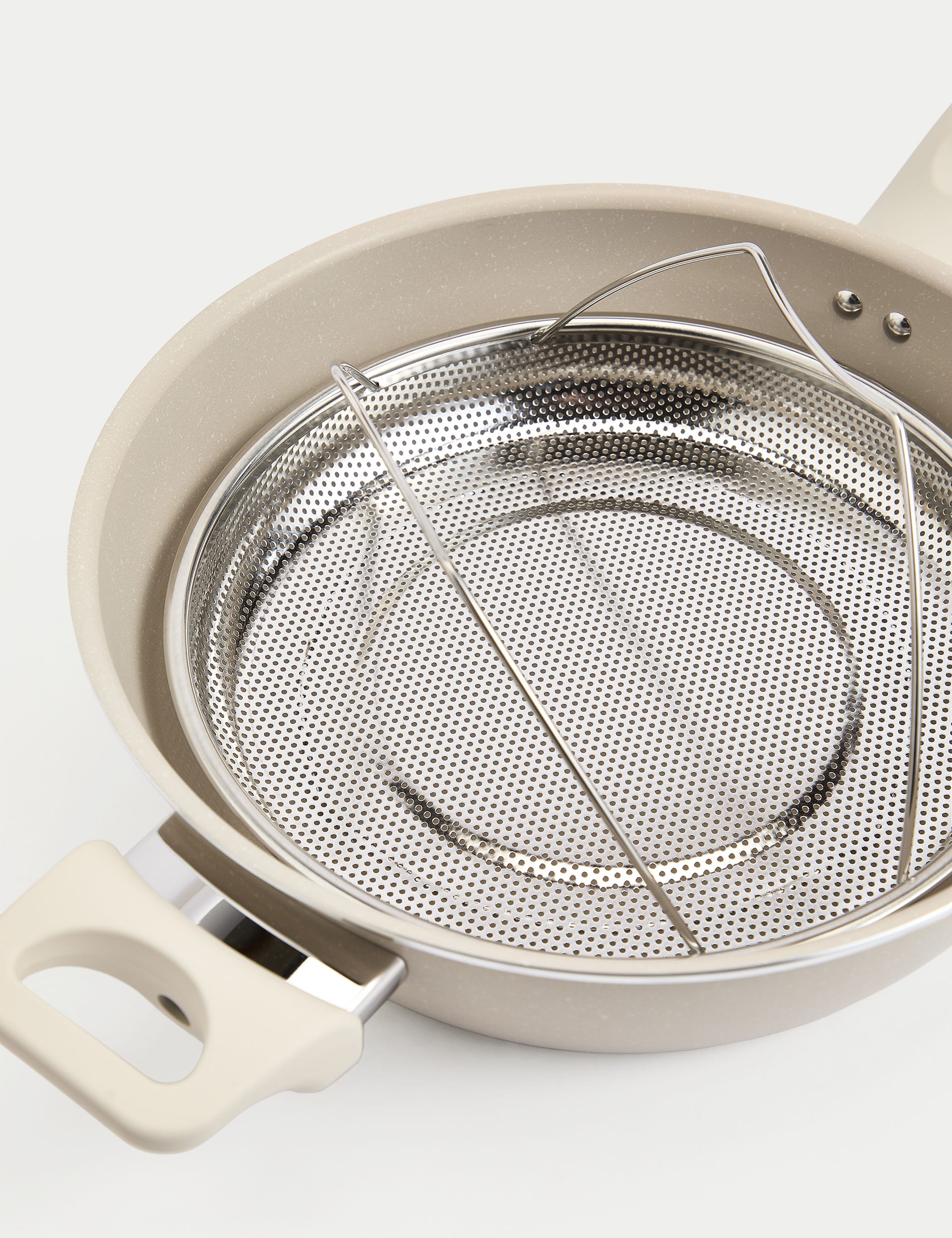 28cm all-in-one saucepan with steamer basket - British product