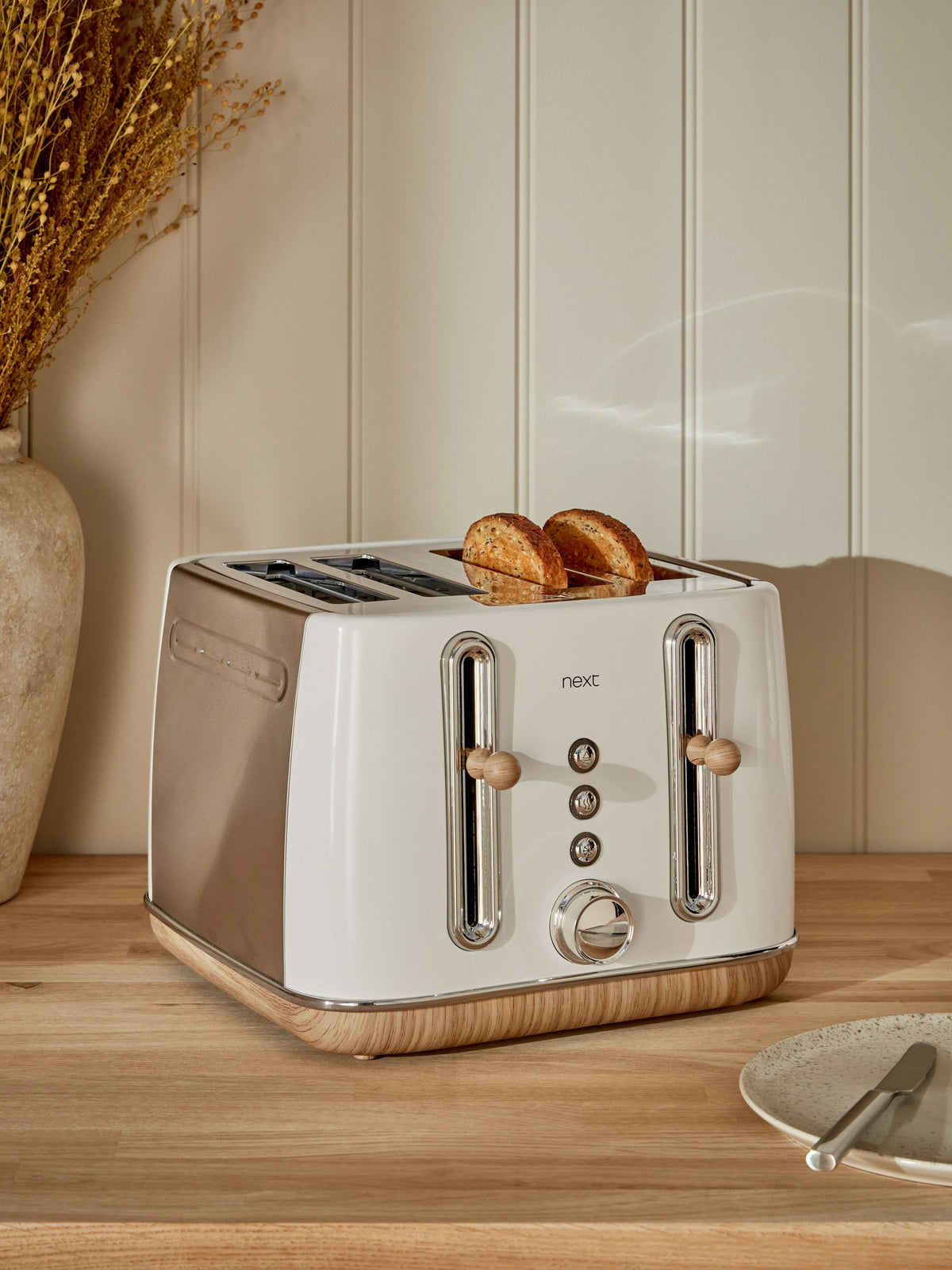 Cream Malvern four-slice toaster - British product