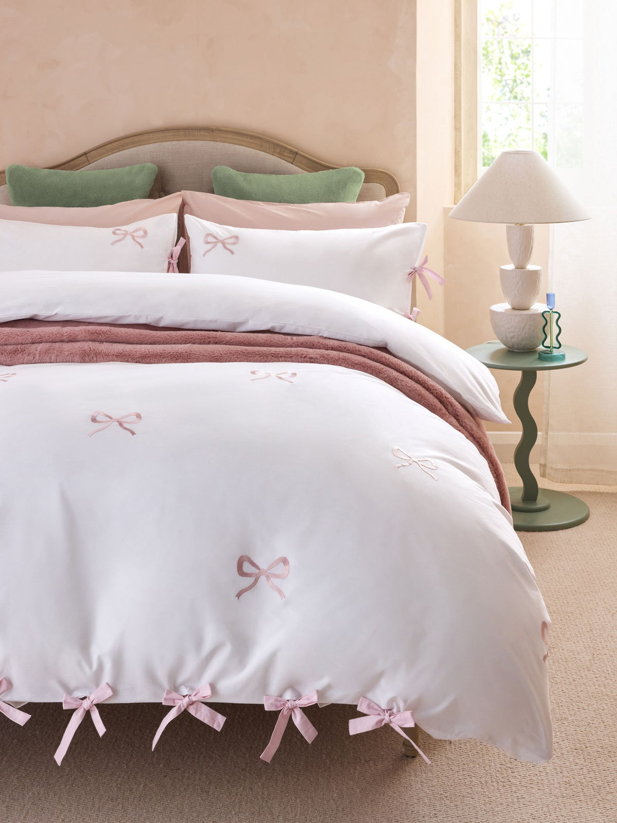 White and pink bow embroidered duvet cover and pillowcase set, imported from the UK