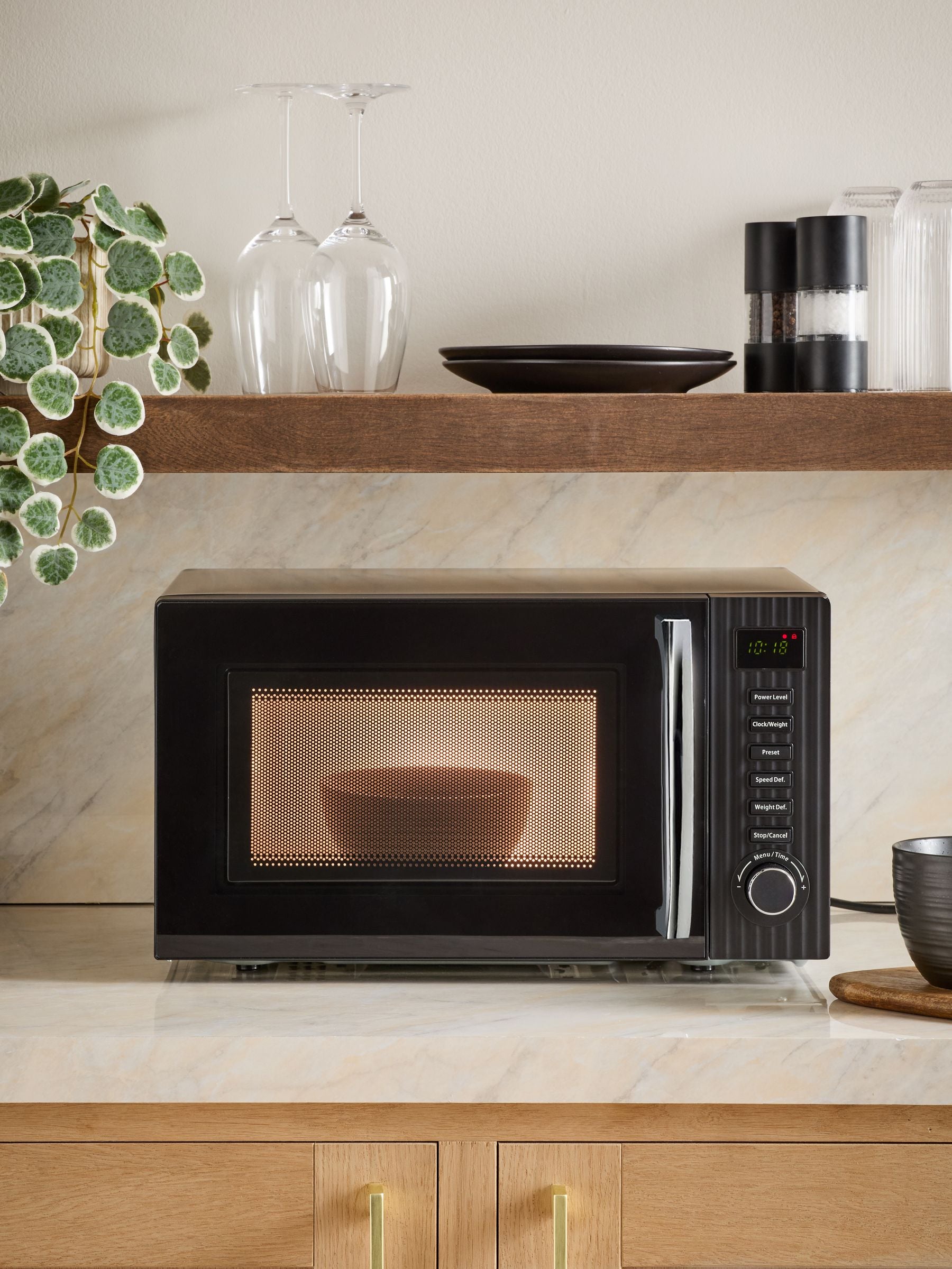 Black Sleek 700W 20L microwave oven - British product