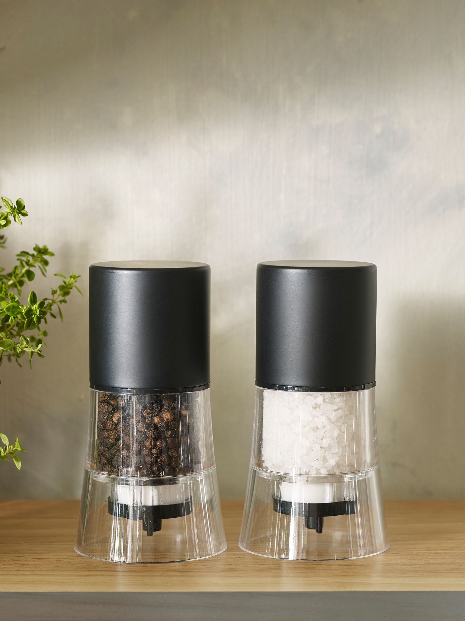 Black filled salt and pepper grinder set of 2 (British brand)