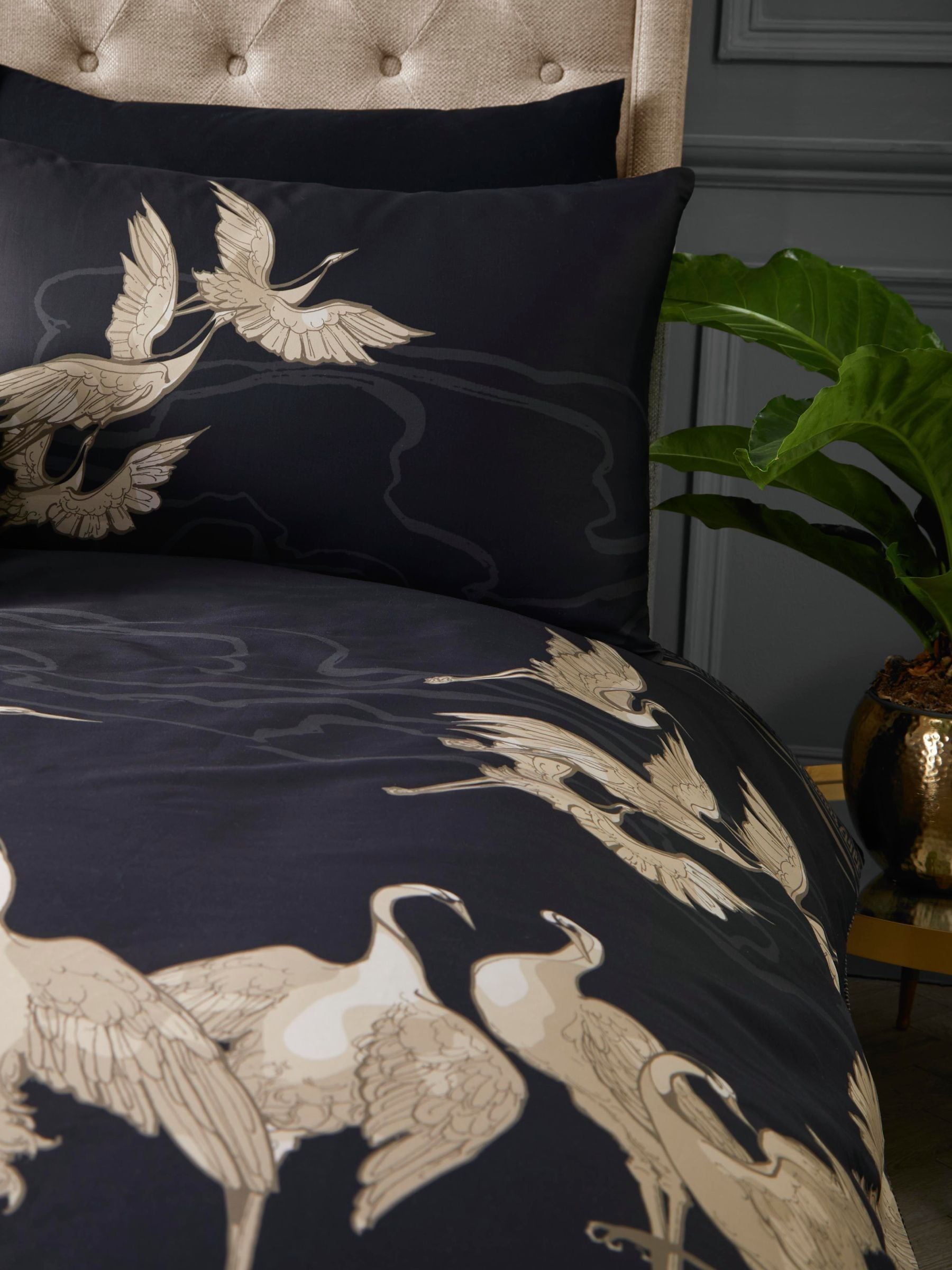 Laurence Llewelyn-Bowen Black Kireina duvet cover set, UK version