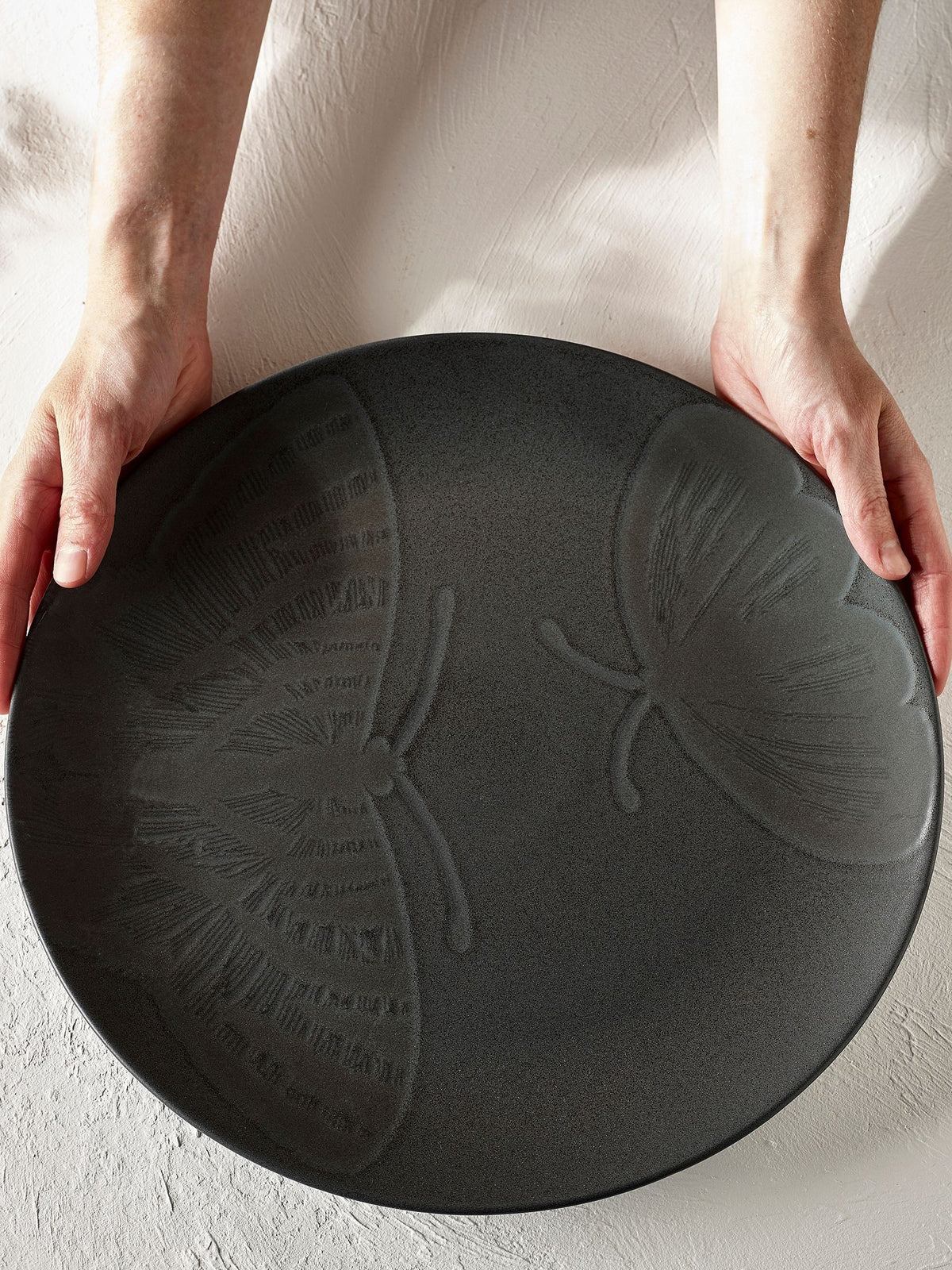 Kew Gardens Black Living Jewel stoneware charger plate 32cm, UK version
