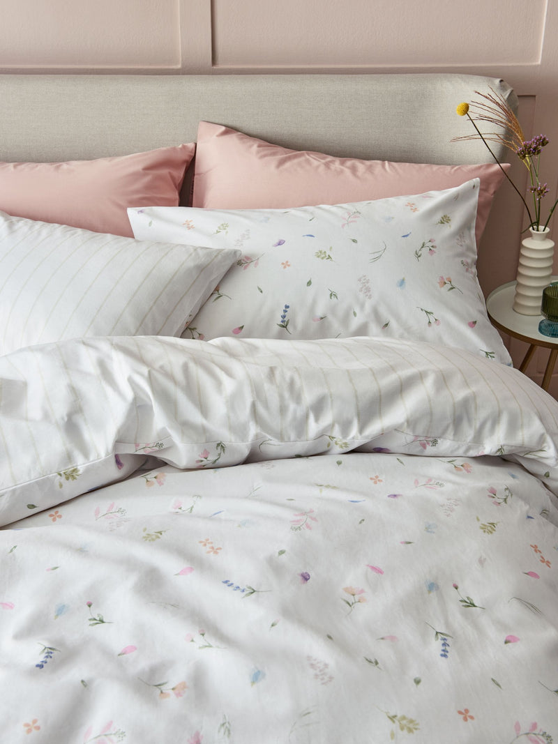 White Petal duvet cover and pillowcase set (British brand)