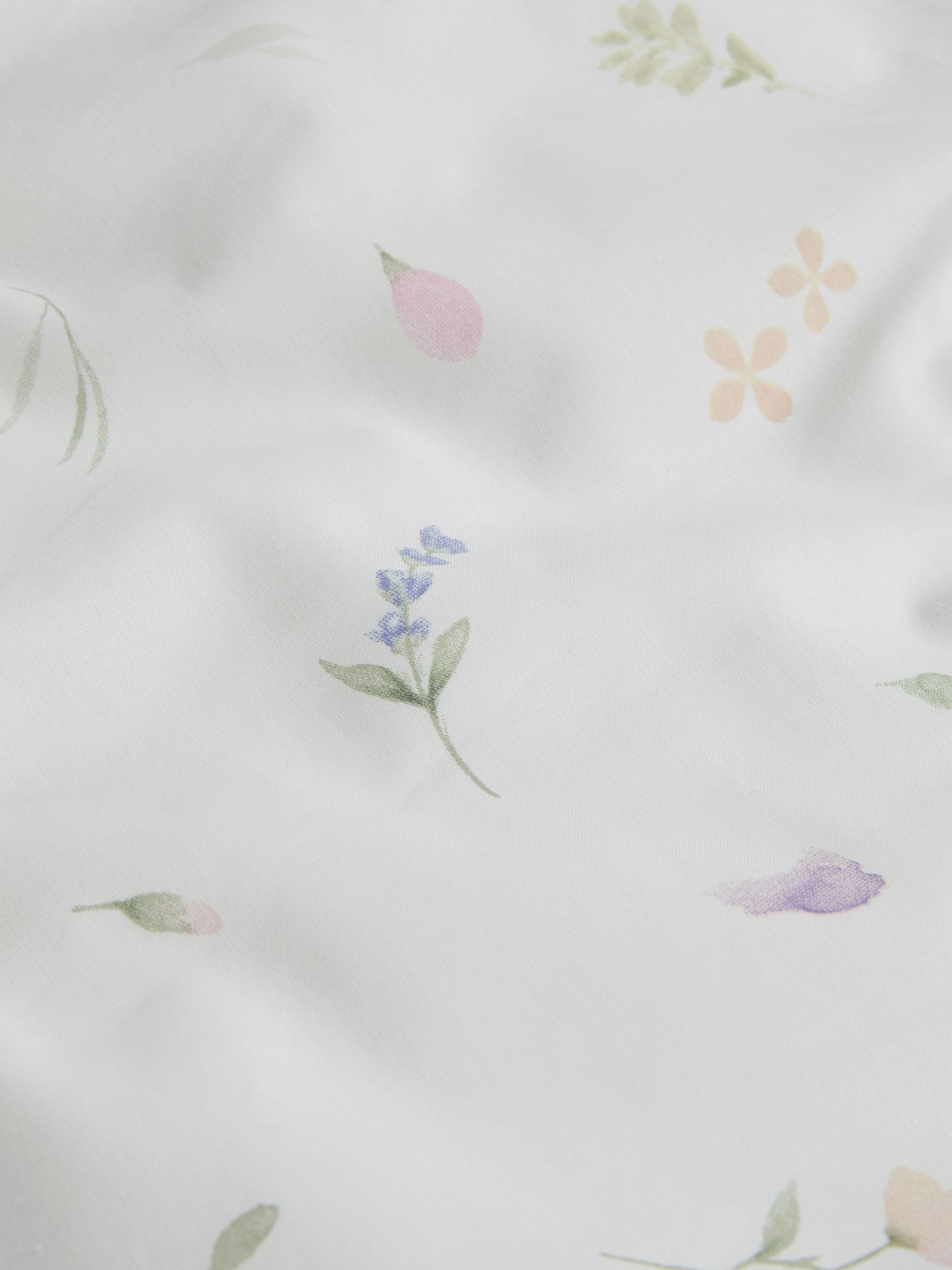 White Petal duvet cover and pillowcase set (British brand)