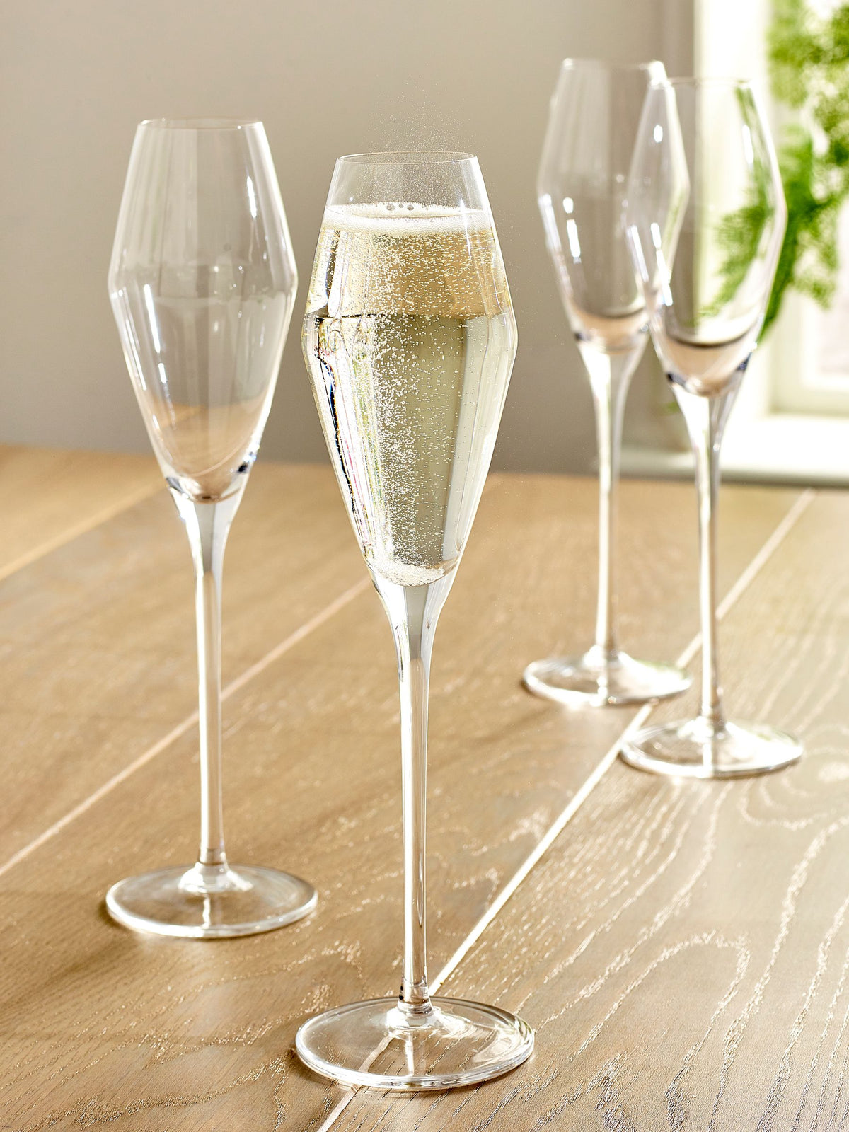 Clear Nova champagne flutes set of 4 - British product