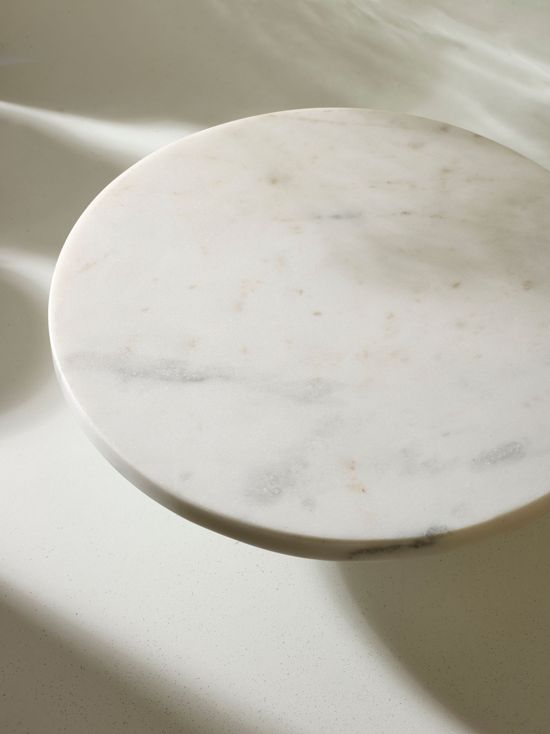 White marble and mango wood cake stand 29.5cm diameter (British brand)