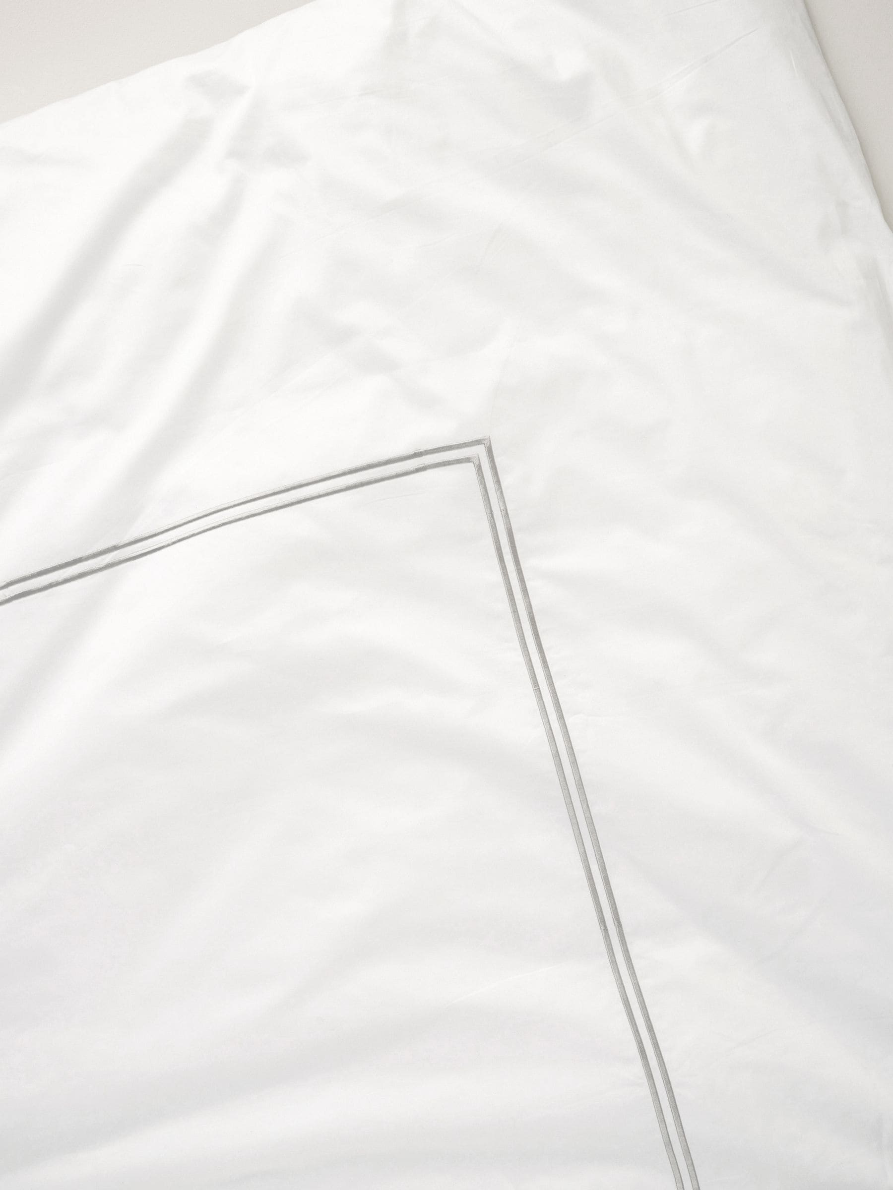 Satin stitch flat sheet 100% cotton (British brand)