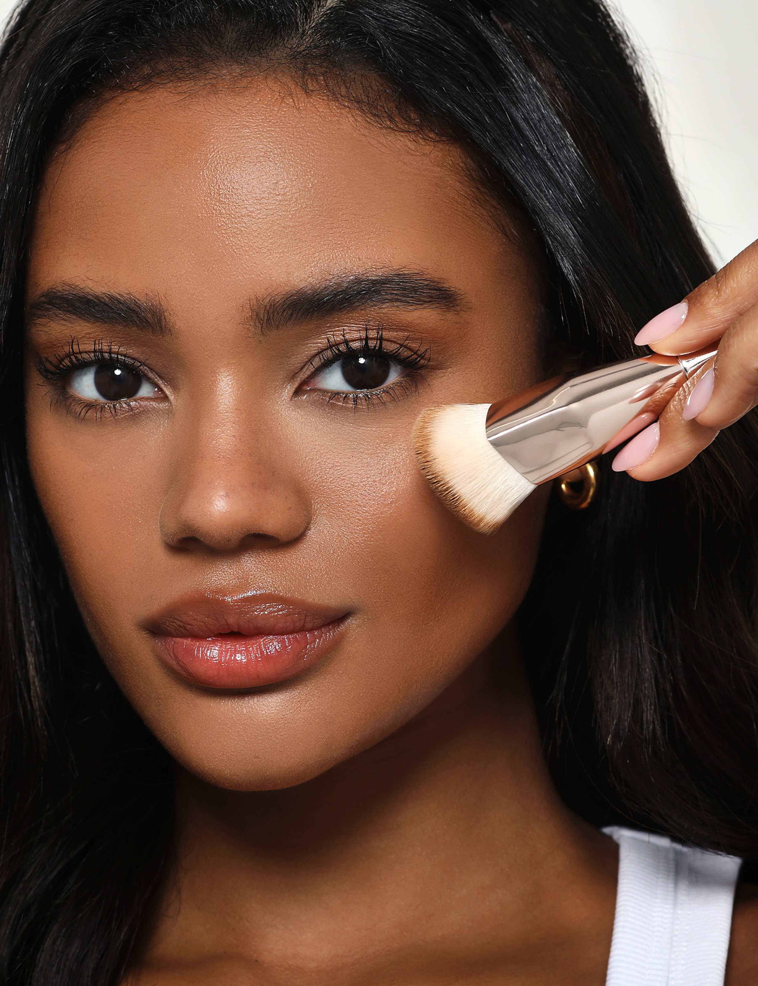 ICONIC London diamond-shaped complexion brush - British product