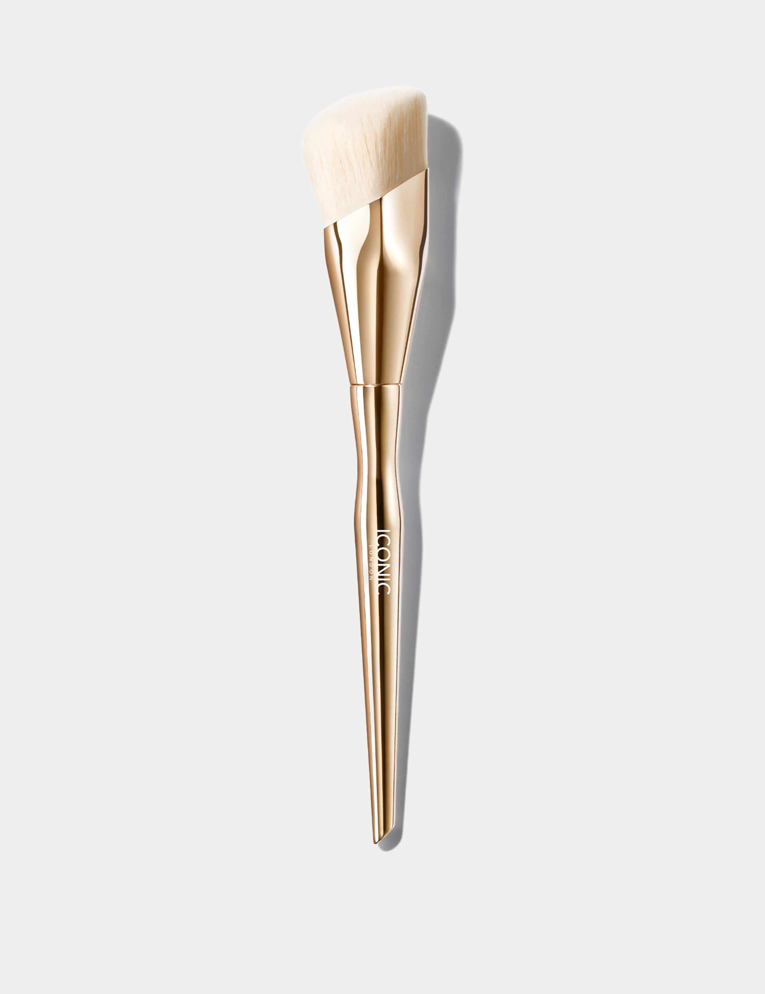 ICONIC London diamond-shaped complexion brush - British product