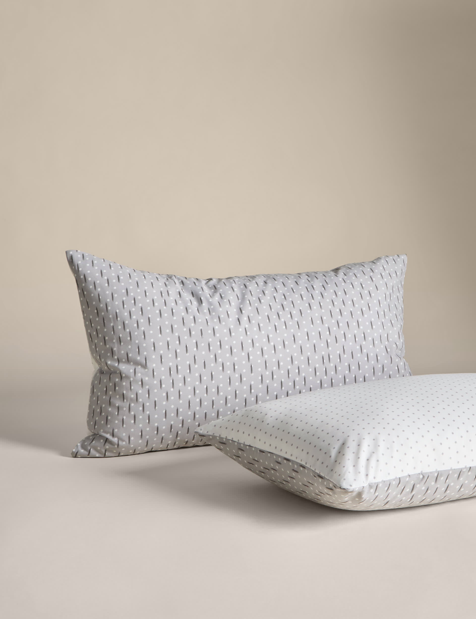 Cotton blend spotty reversible bedding set - British product