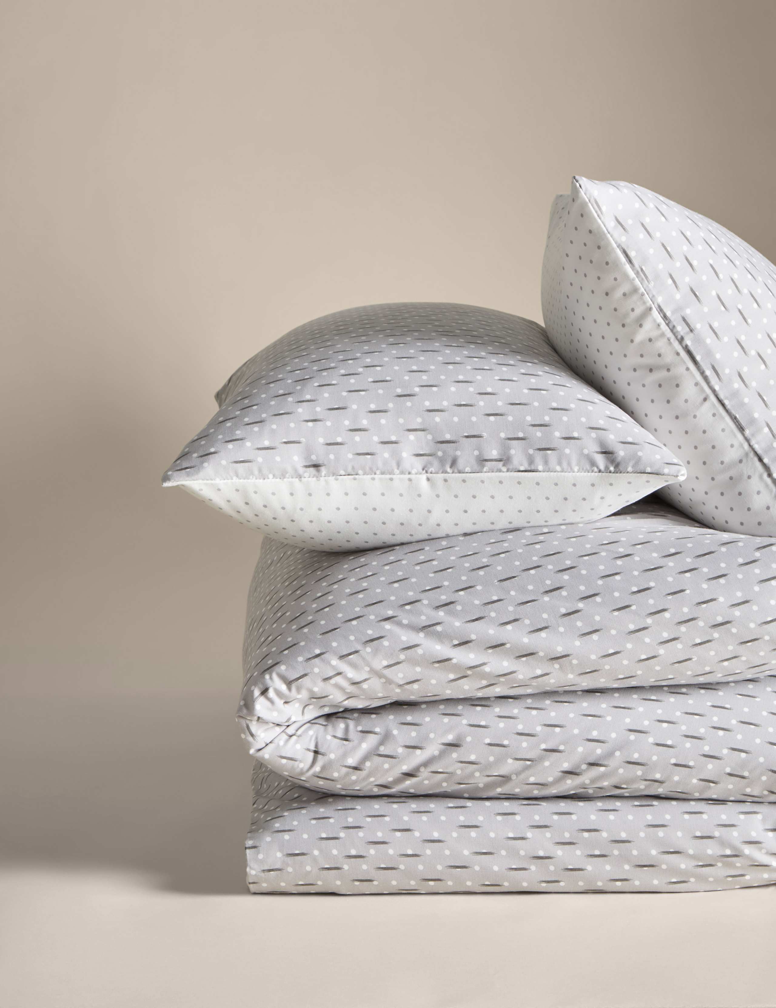 Cotton blend spotty reversible bedding set - British product