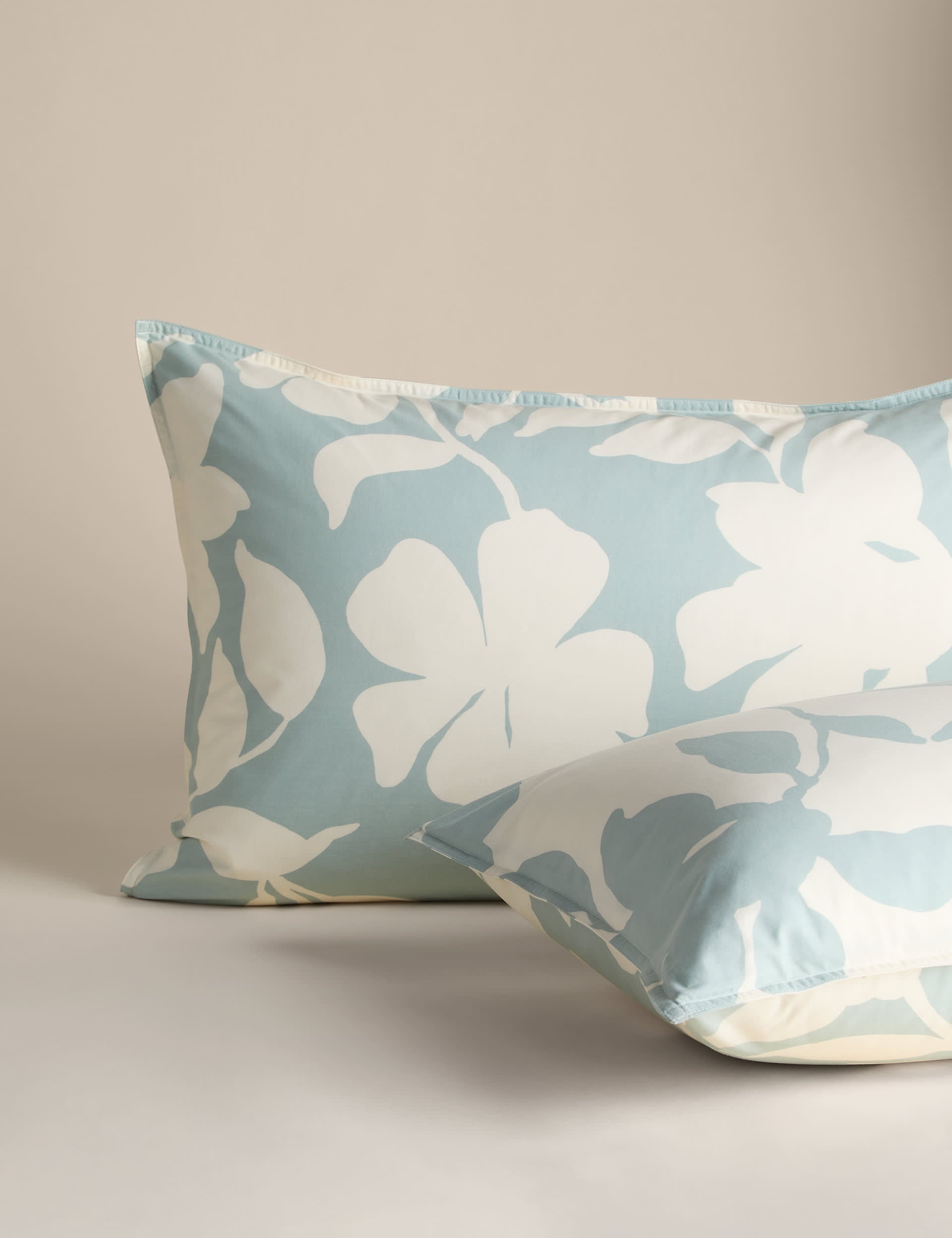 Cotton-rich silhouette floral bedding set - British product