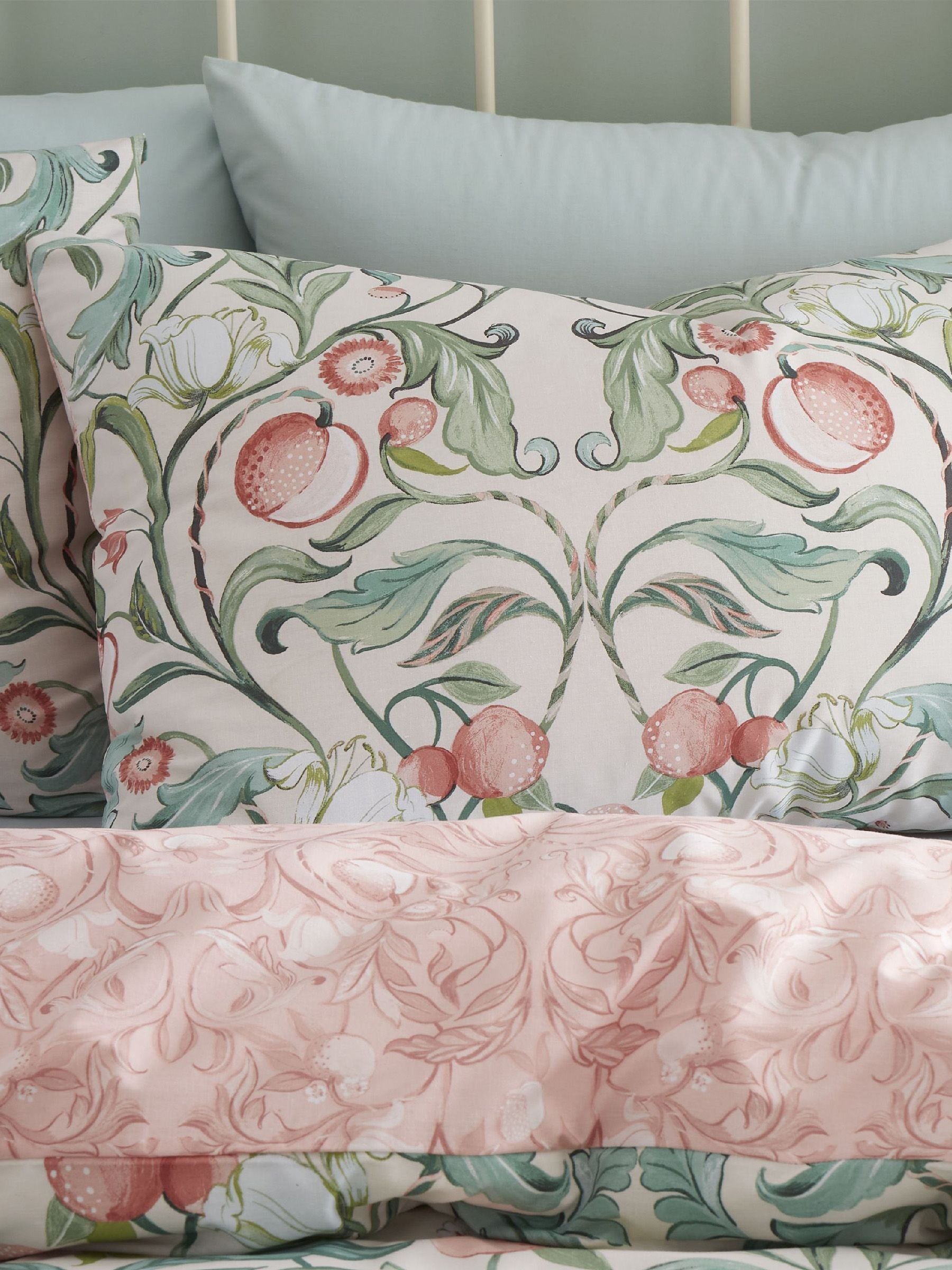Catherine Lansfield Natural Clarence Floral duvet cover and pillowcase set - British product