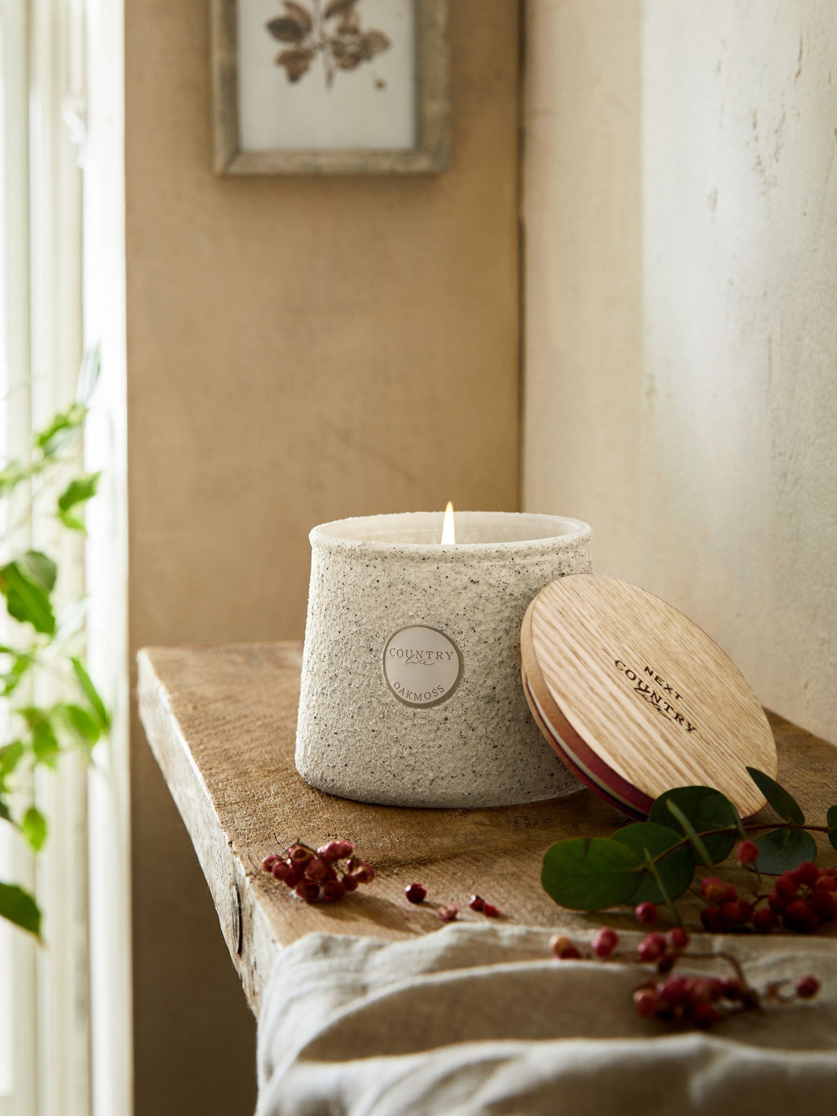 Country Luxe Oakmoss Pink Pepper and Sandalwood Candle - British product