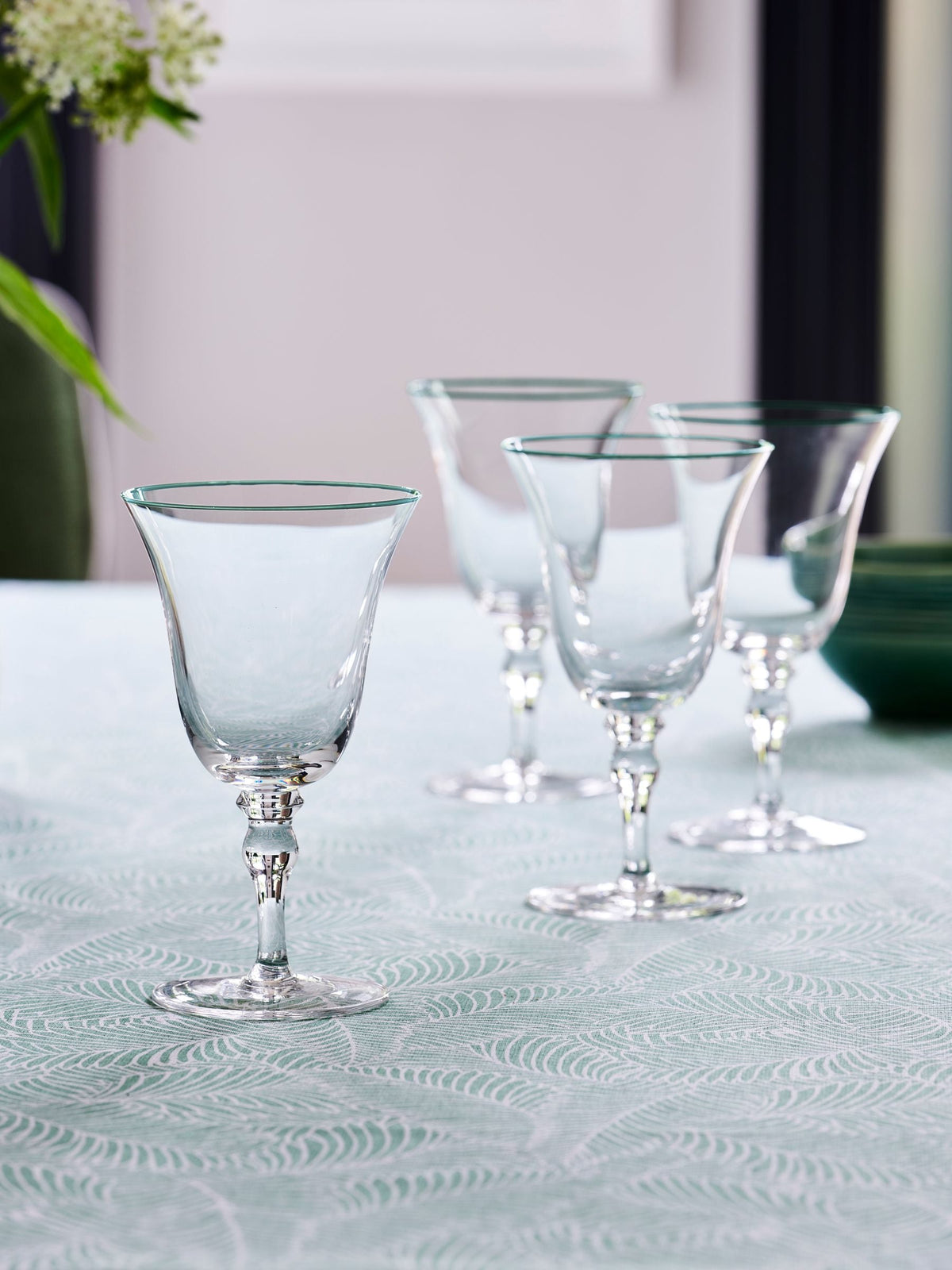 Nina Campbell Meadow wine glasses clear with green rim set of 4, imported from the UK