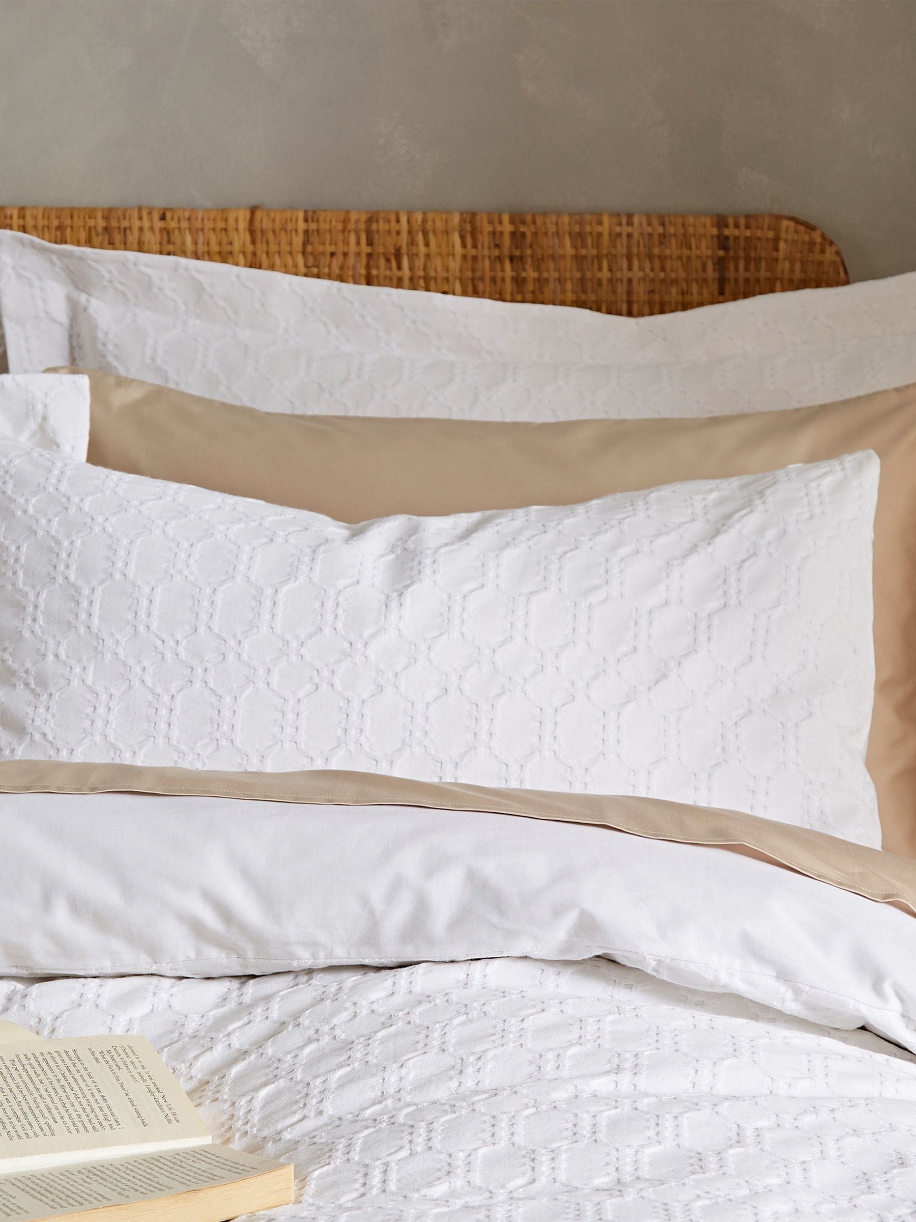 Bianca White Waffle Circle duvet cover and pillowcase set - British product