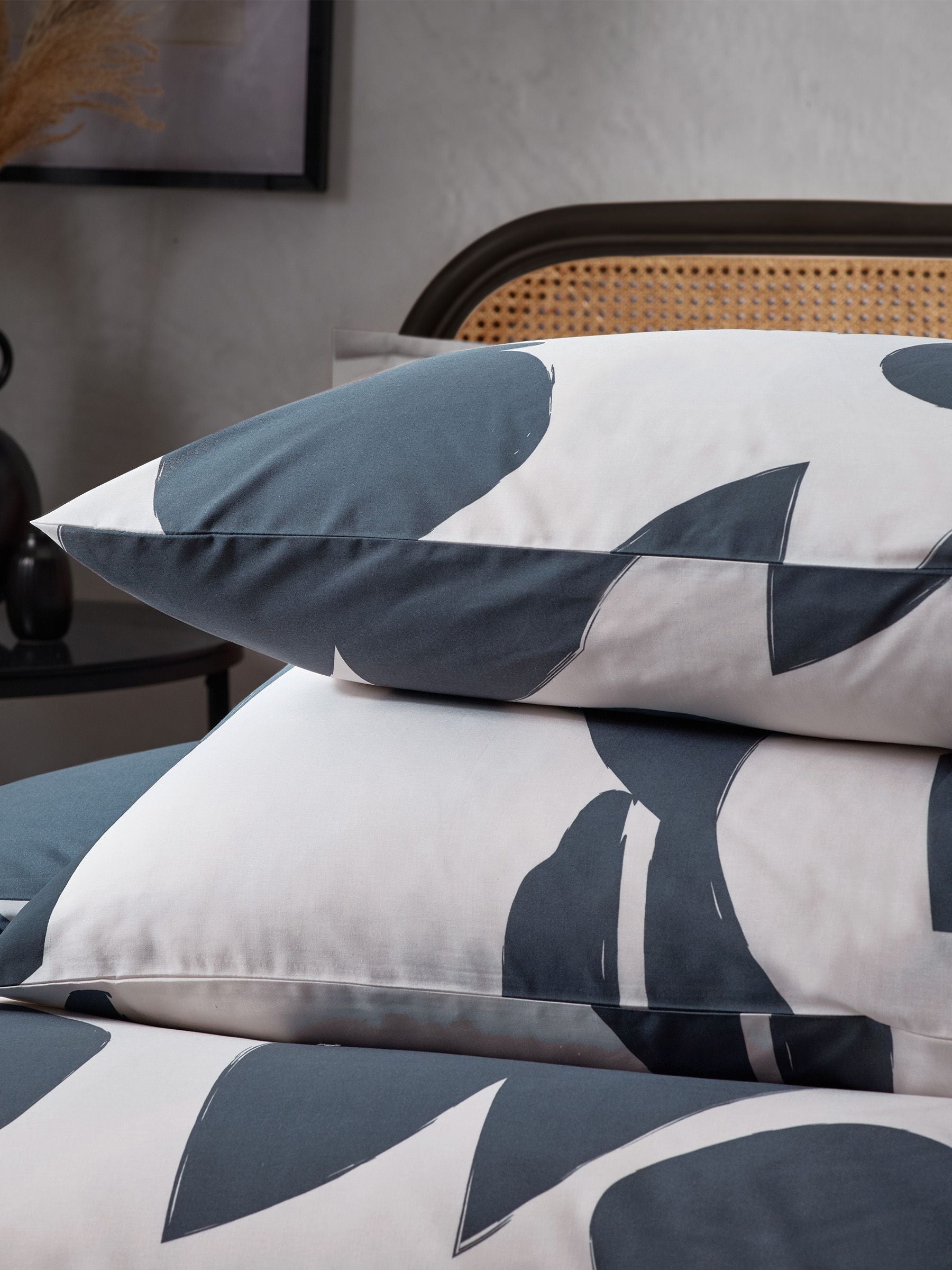 HÖEM Dusk Blue Meta Art Deco duvet cover and pillowcase set, UK version