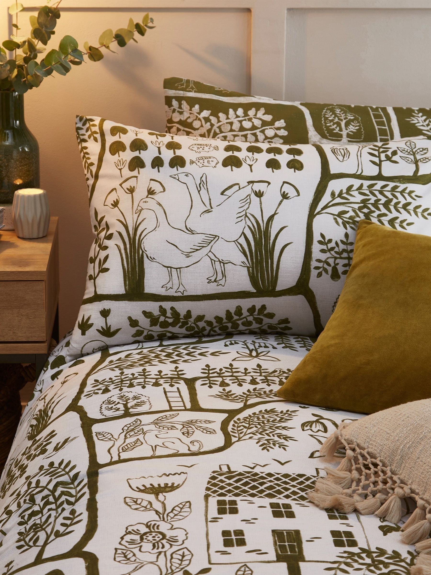 Green Frida reversible duvet cover and pillowcase set - British product