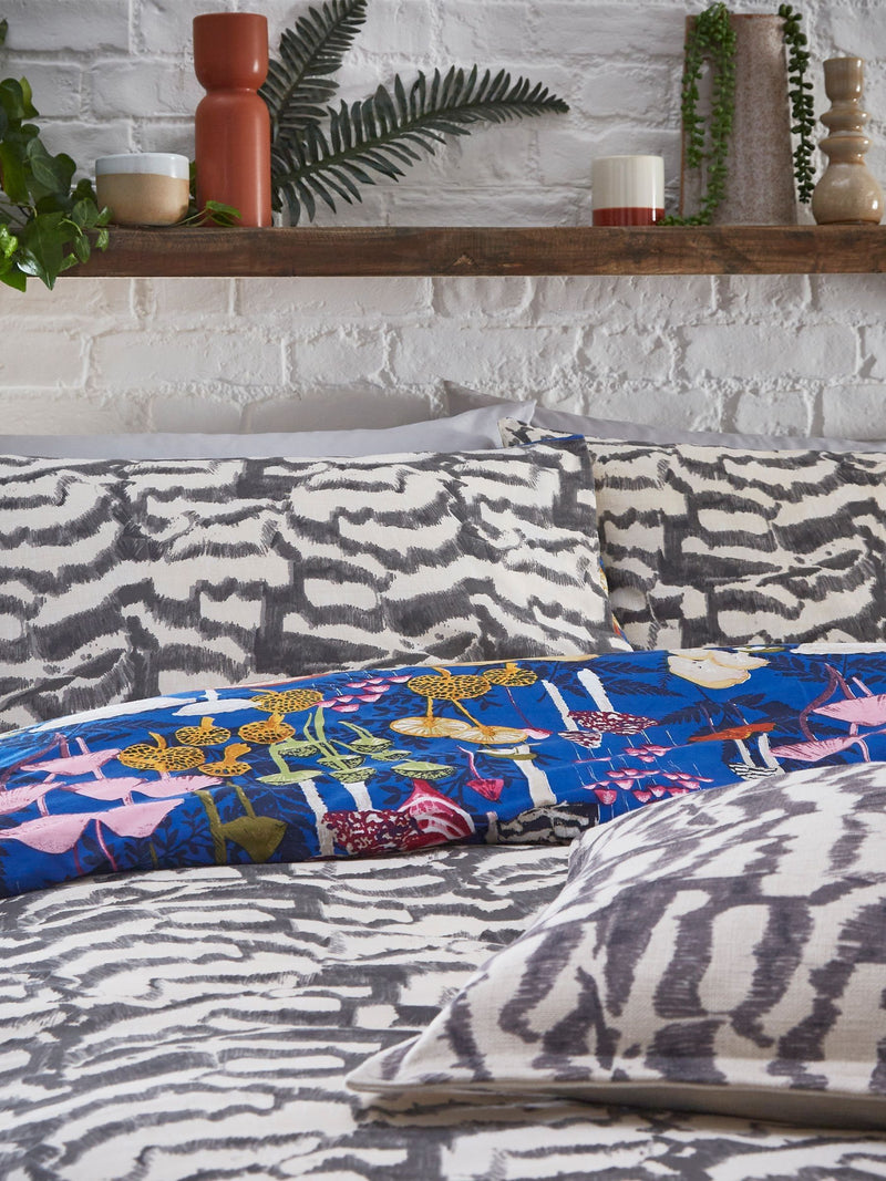 furn. Blue Amanita Abstract Mushroom Reversible Duvet Cover and Pillowcase Set