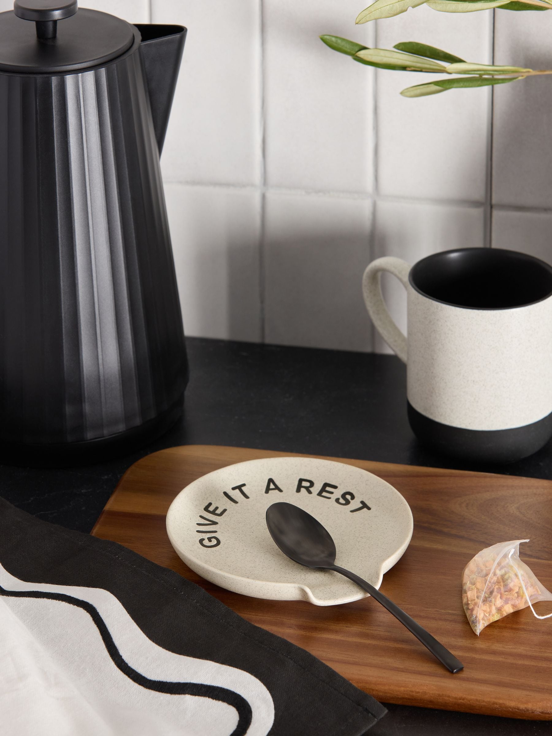 Grey slogan spoon rest stoneware kitchen accessory 14cm x 13.5cm x 2cm, UK version
