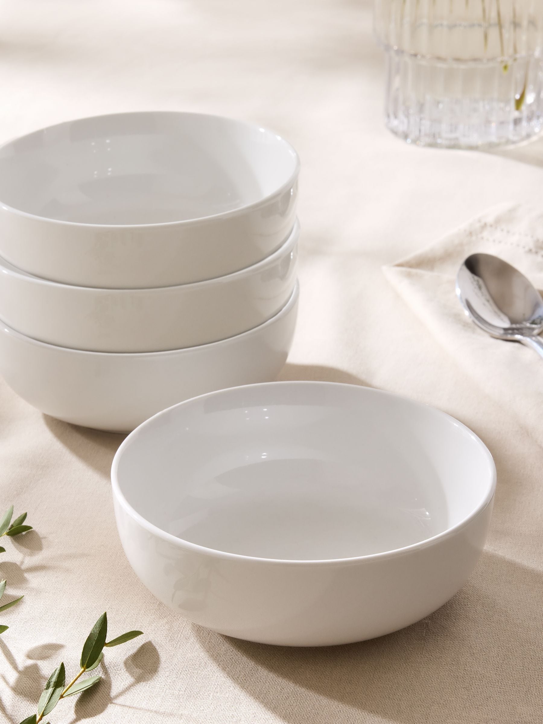 Set of 4 White Moderna Bowls