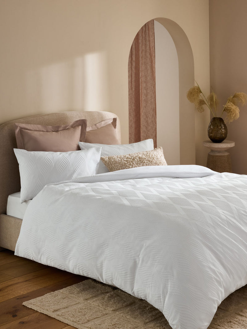 White wave embossed duvet cover and pillowcase set (British brand)
