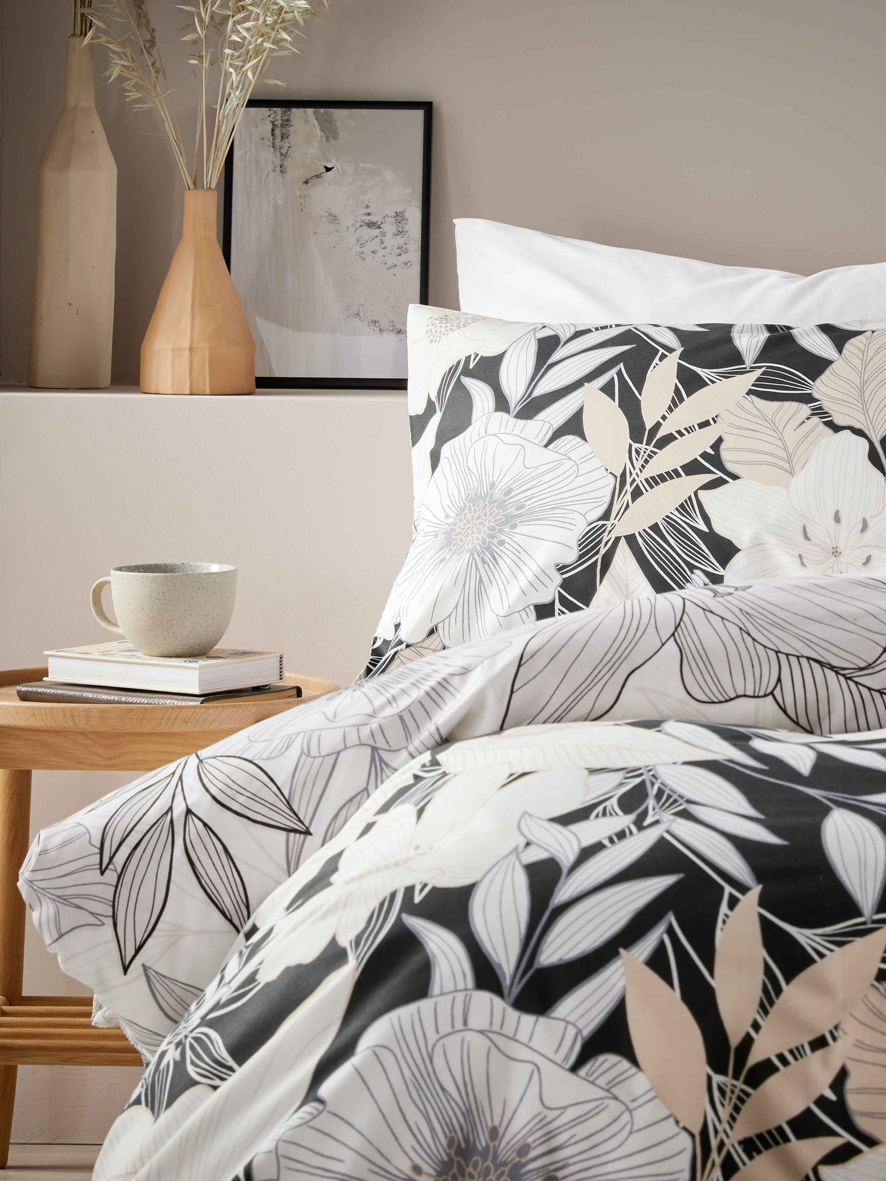 Vantona duvet cover set black natural linear bouquet (British brand)