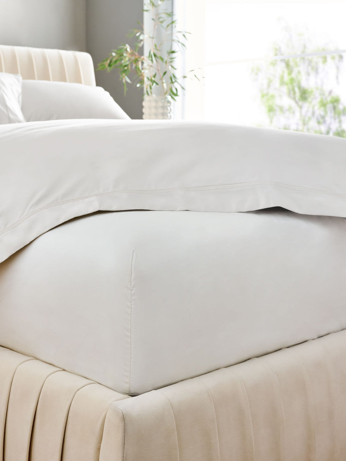 Ivory Collection Luxe 600 thread count cotton sateen extra deep fitted sheet, UK version