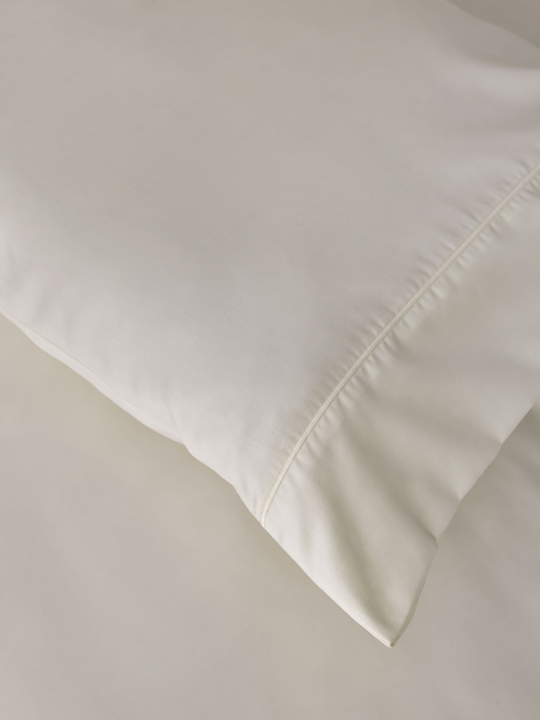 Ivory Collection Luxe duvet cover and pillowcase set, UK version