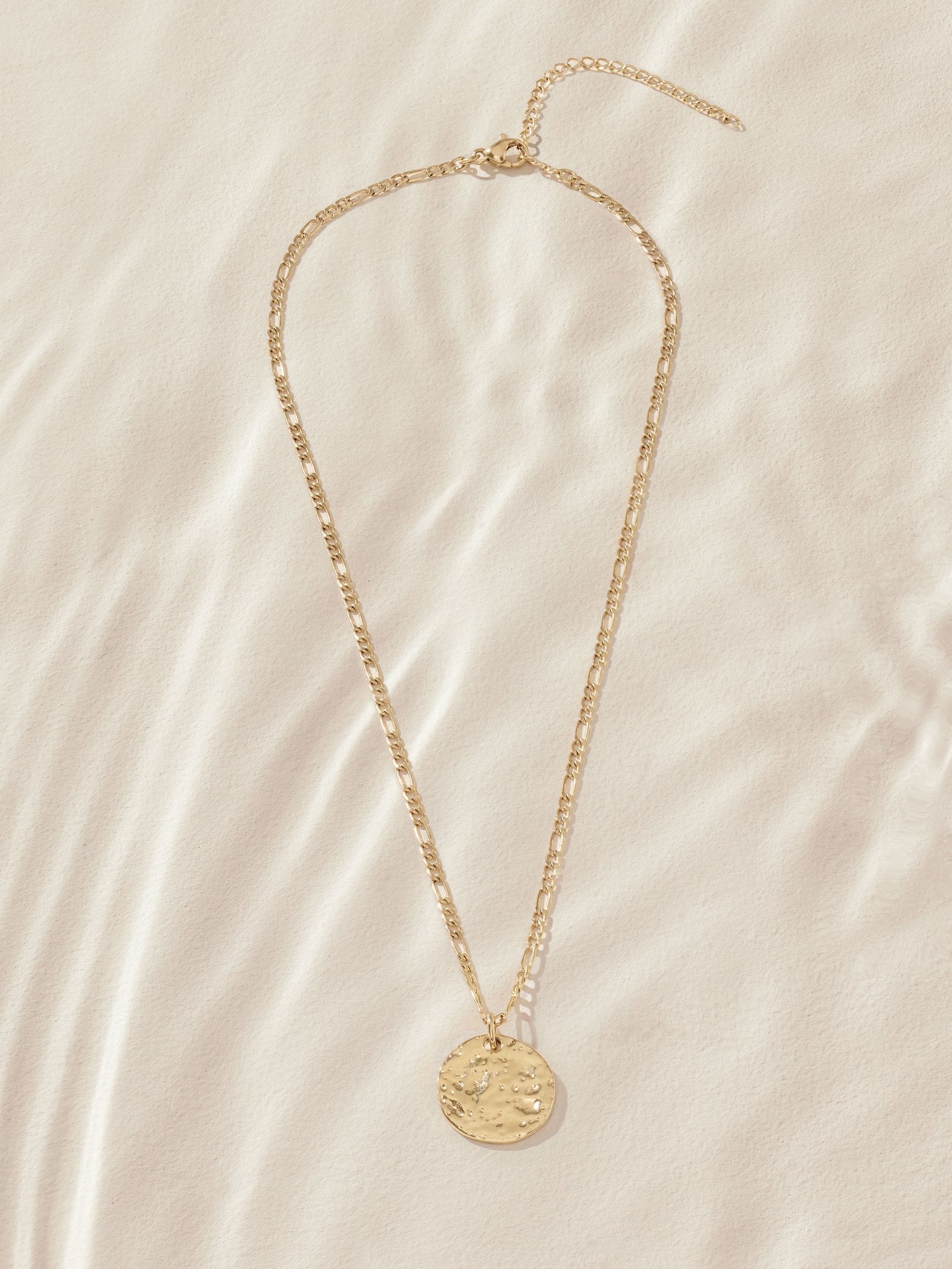 Gold tone waterproof stainless steel hammered disc necklace, UK version