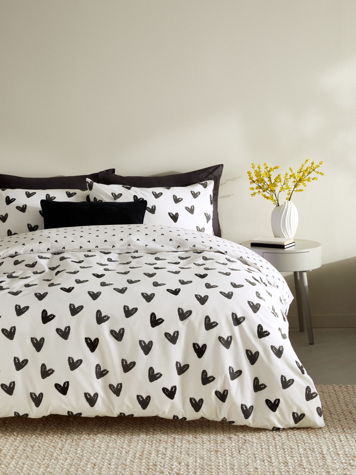 Black and white reversible duvet cover and pillowcase set - British product