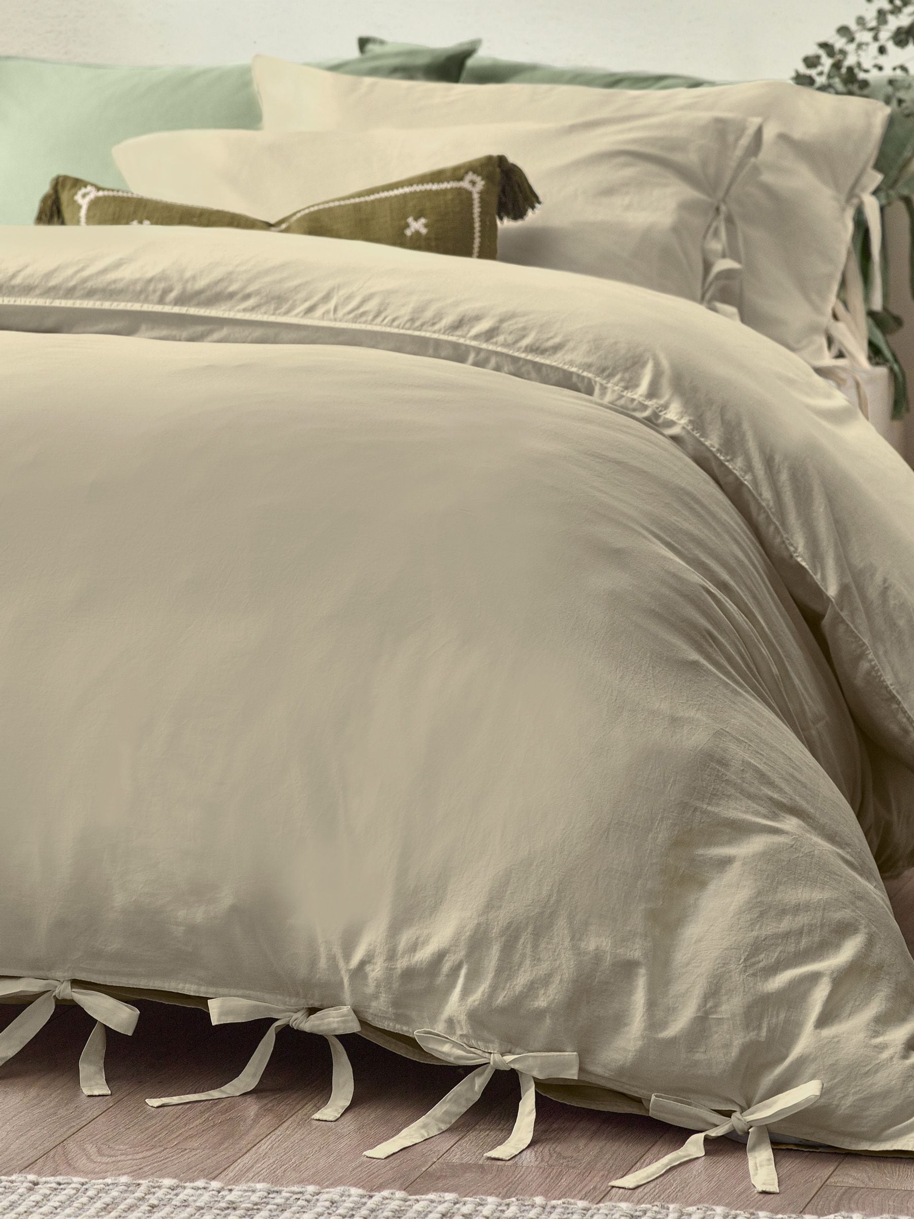 Yard Natural Mallow Bow Tie duvet cover and pillowcase set (British brand)