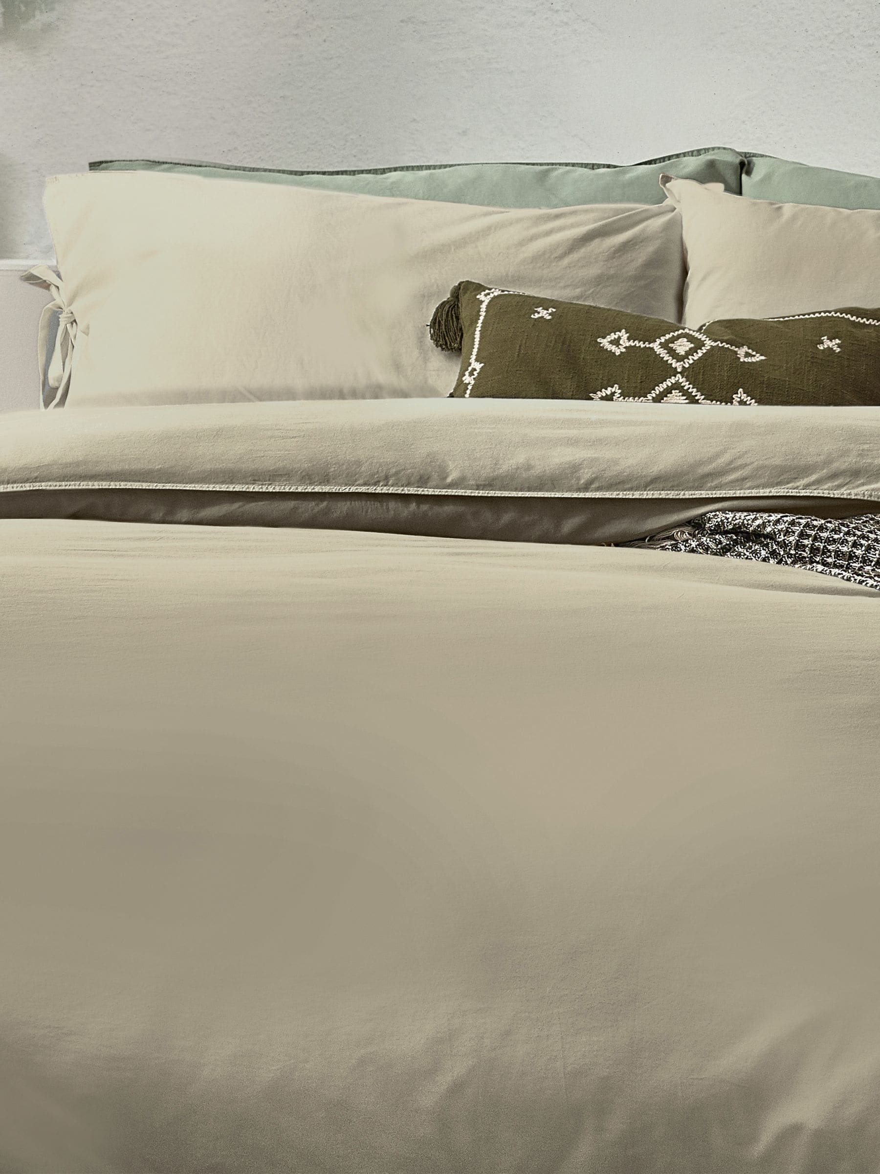 Yard Natural Mallow Bow Tie duvet cover and pillowcase set (British brand)