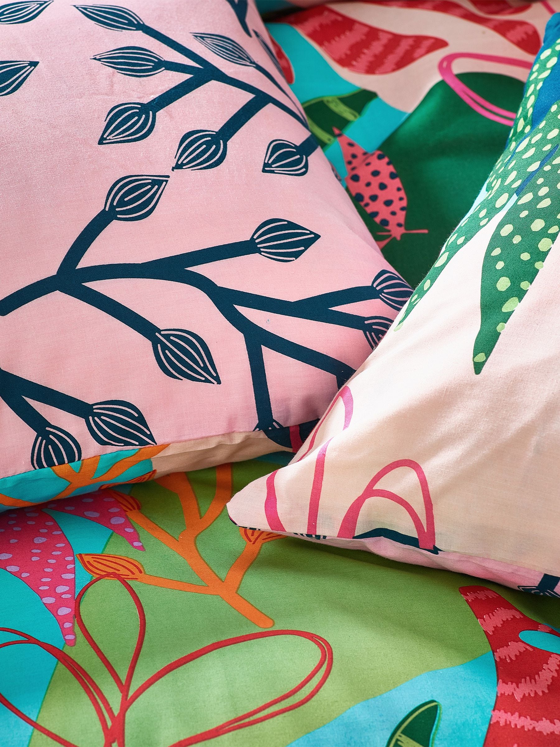 Furn Coralina reversible tropical duvet cover and pillowcase set - British product