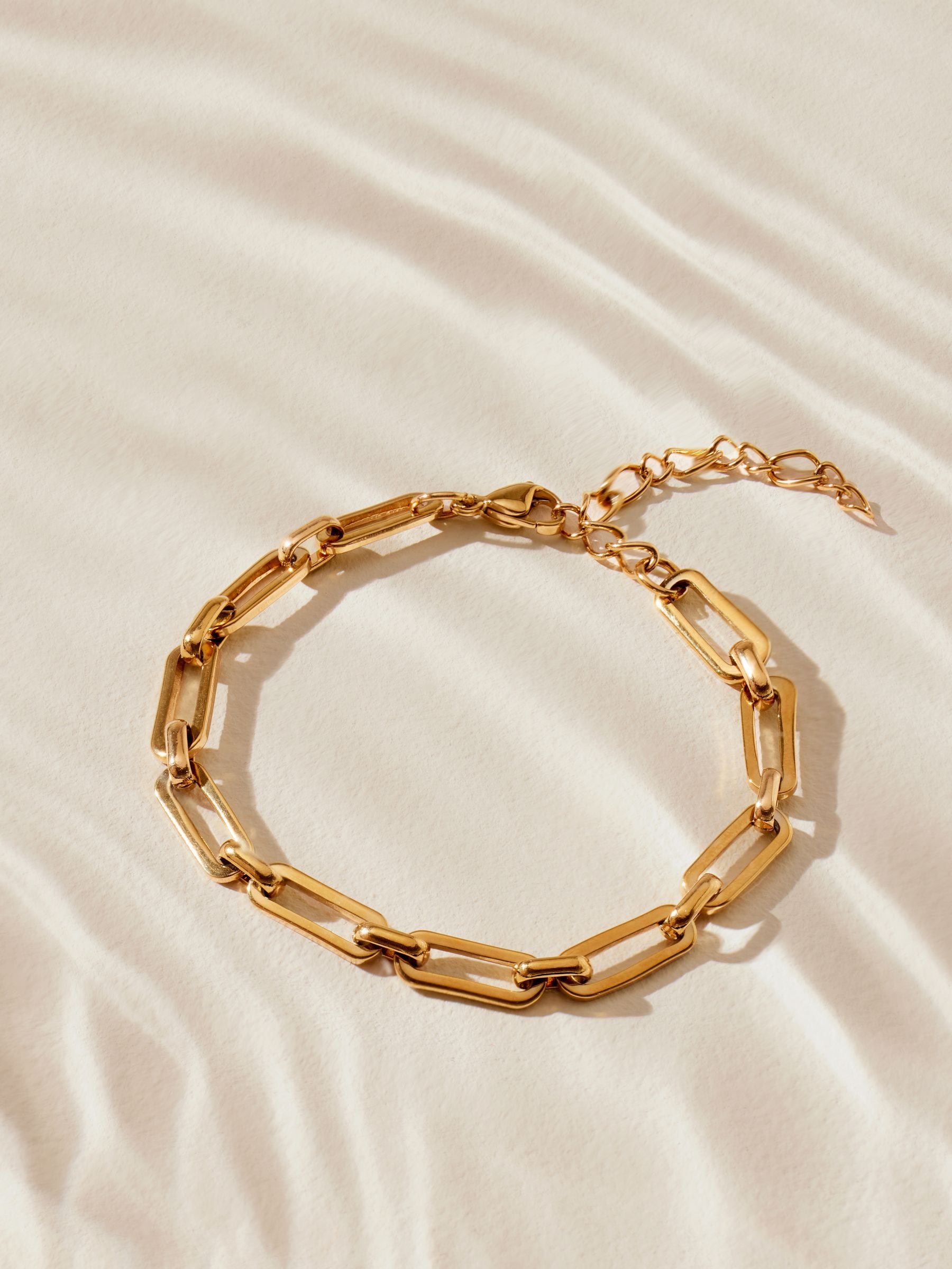 Gold tone stainless steel paperclip chain bracelet, UK version