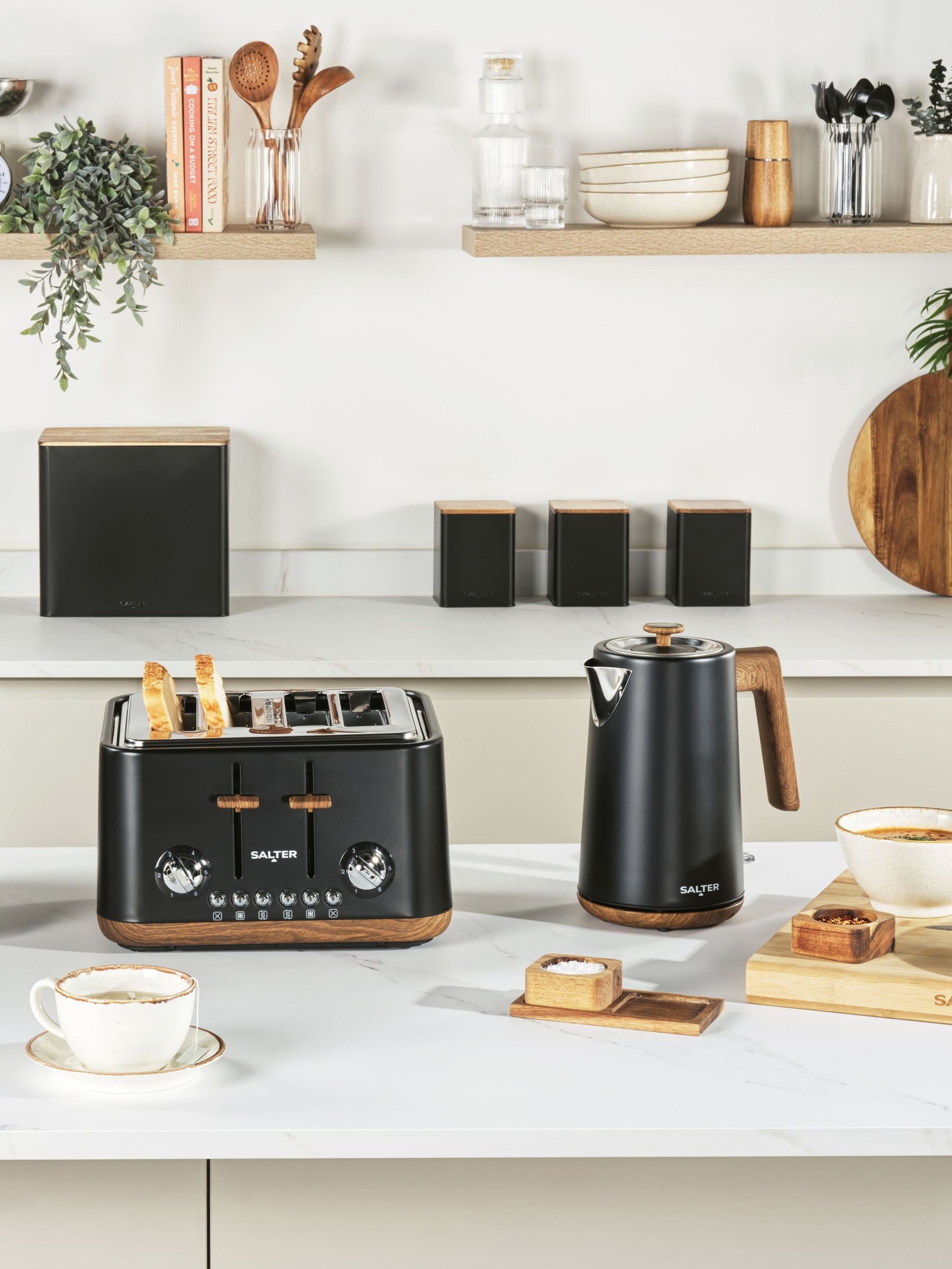 Salter Black Toronto kettle 1.7L (British brand)