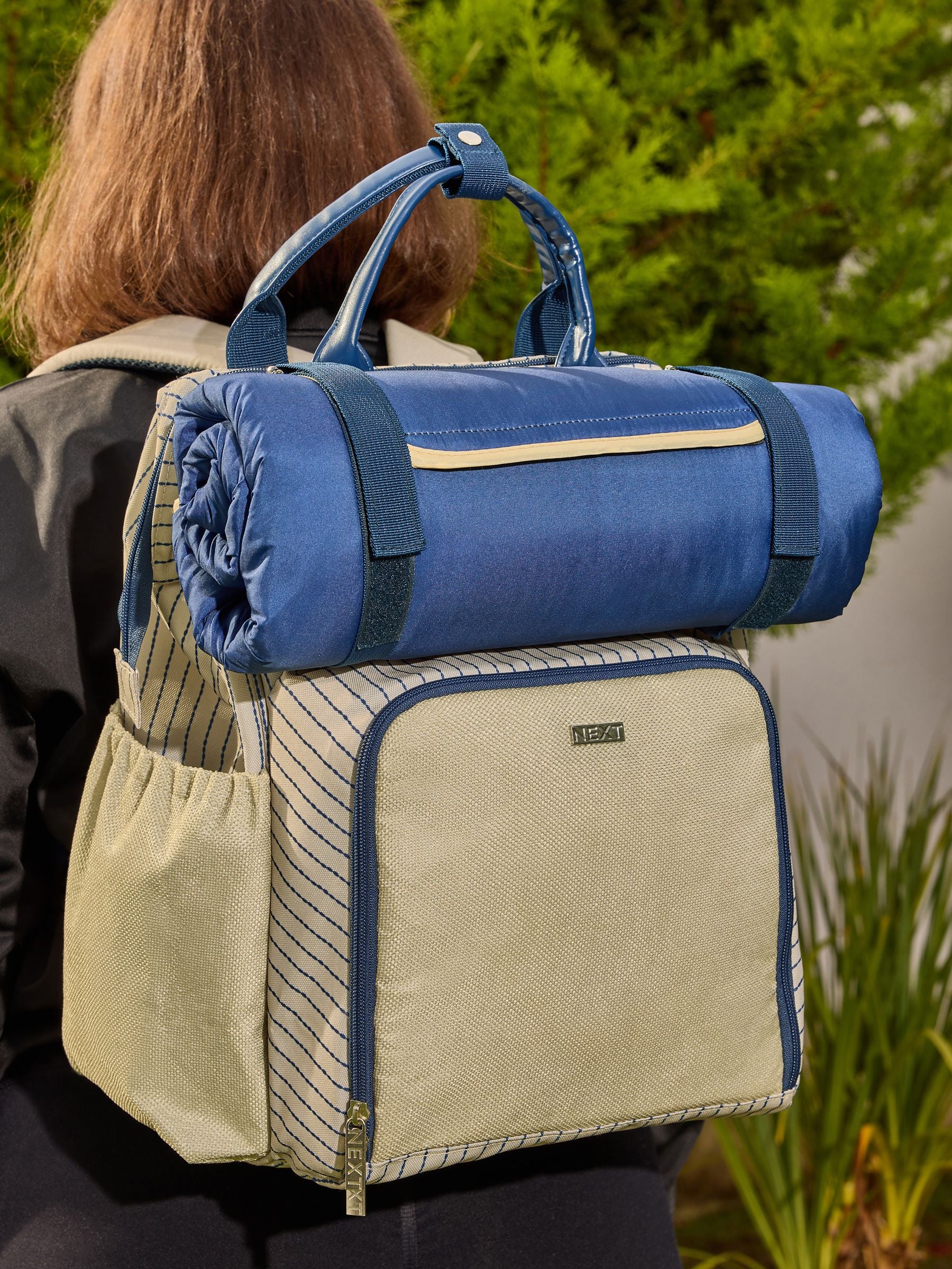 Blue/Neutral Mediterranean 4 Person Picnic Backpack