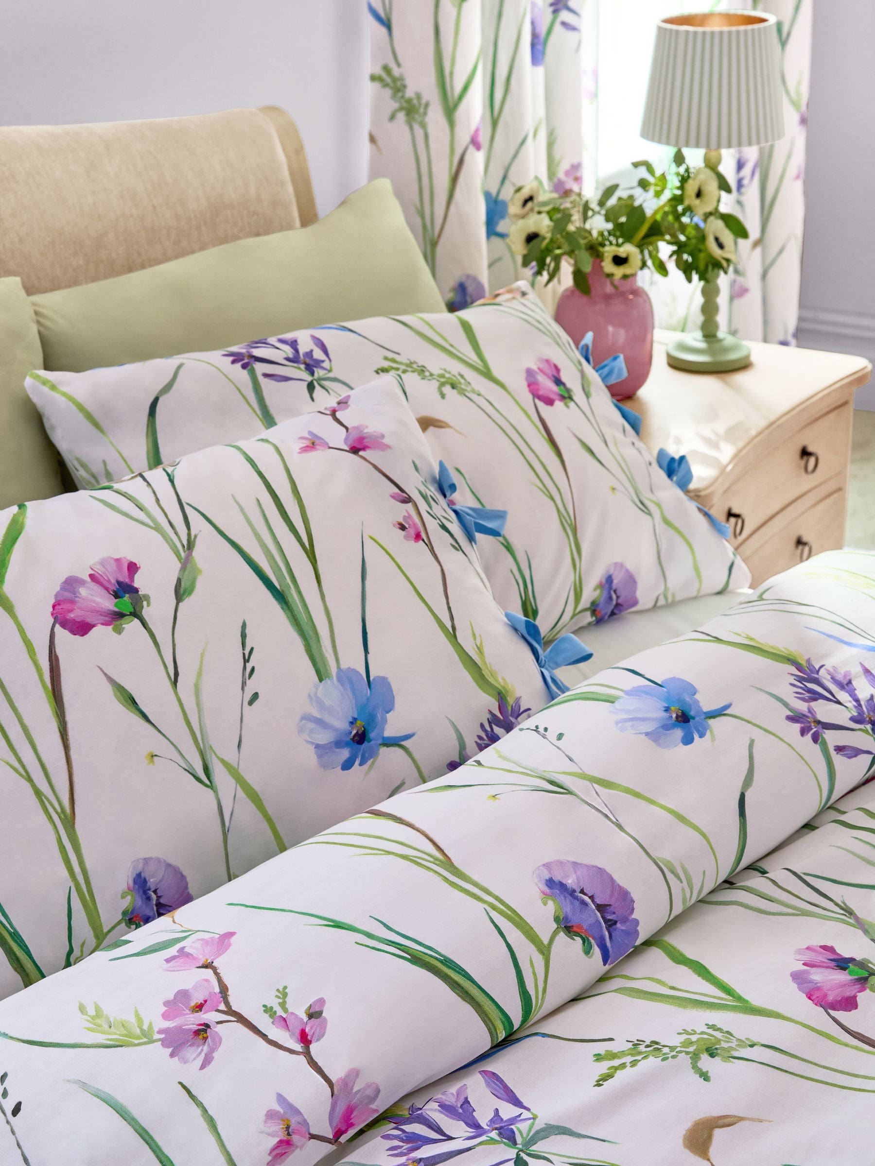White Spring Meadow Floral duvet cover and pillowcase set (British brand)