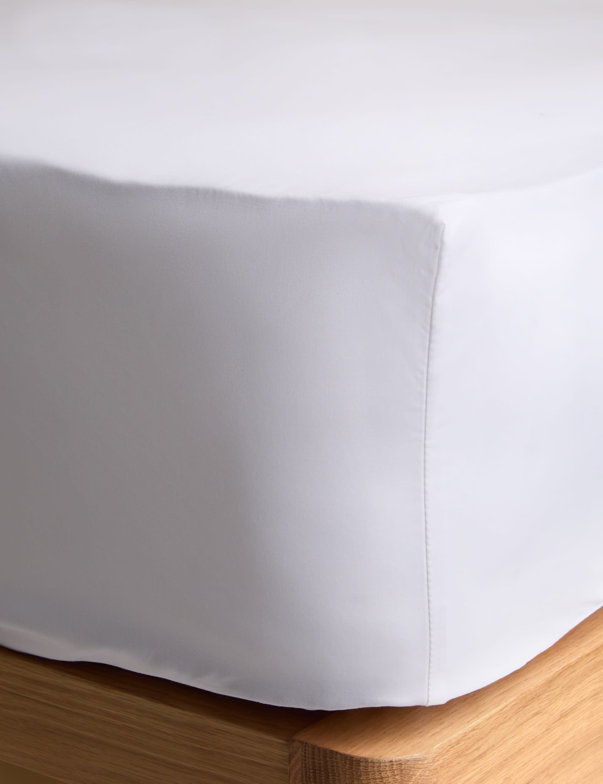 230 thread count Egyptian cotton fitted sheet for 25cm deep mattresses - British product