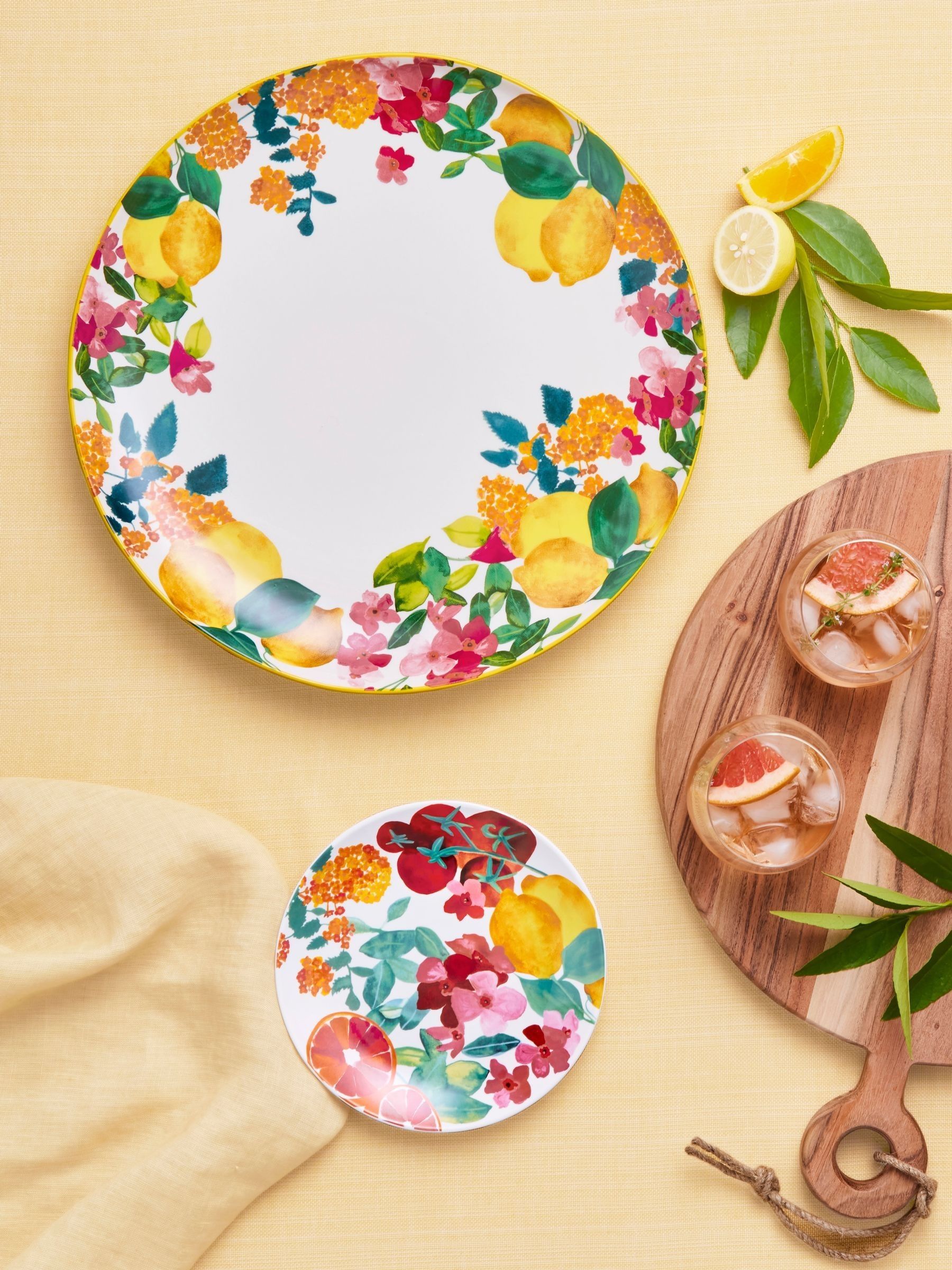Maxwell & Williams Capri round platter 36cm, imported from the UK